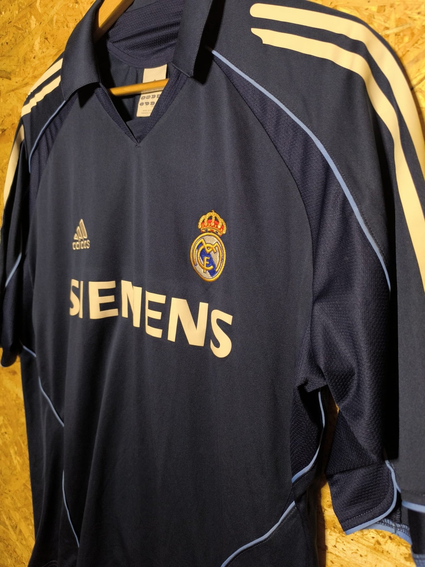 2005 Real Madrid Away, Large