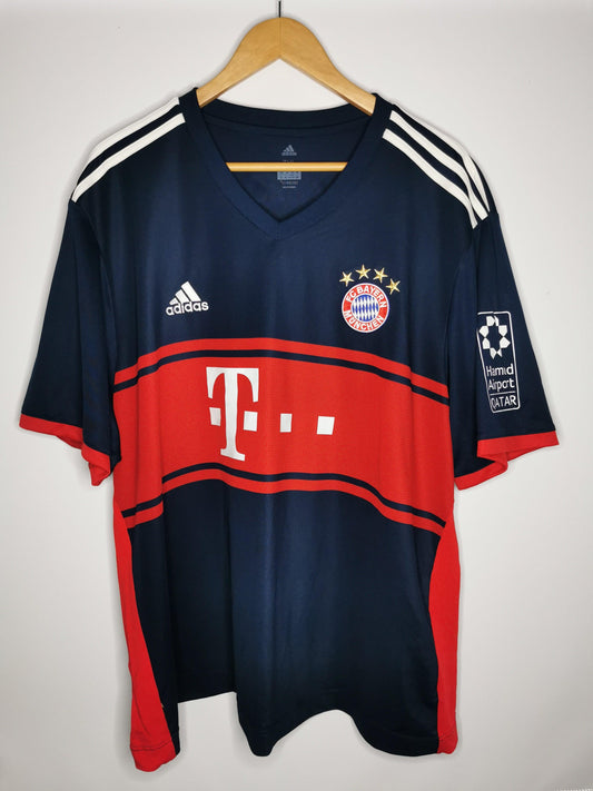 2017 Bayern Munich Away 'Muller 25', XXX Large - footballshirts.ie