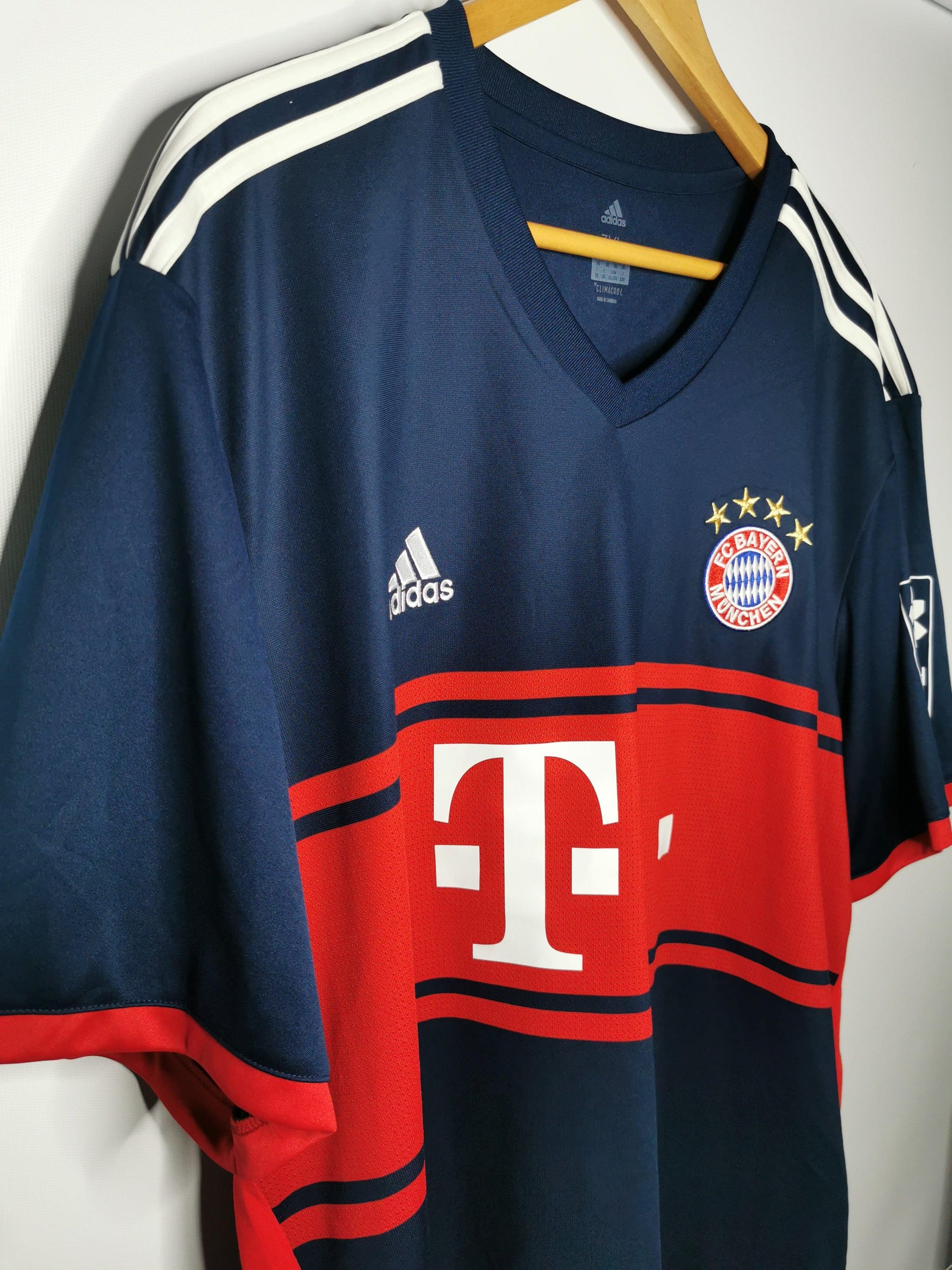 2017 Bayern Munich Away 'Muller 25', XXX Large - footballshirts.ie
