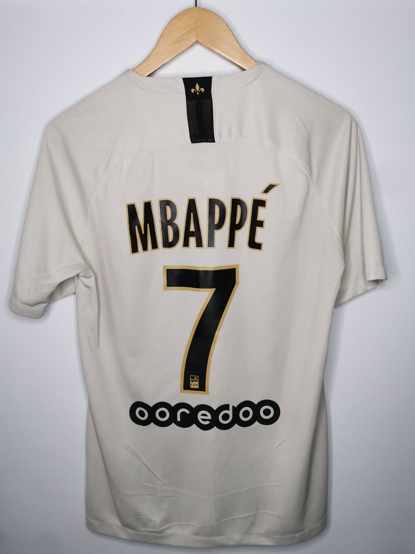 2018 PSG Away Mbappe 7, Medium