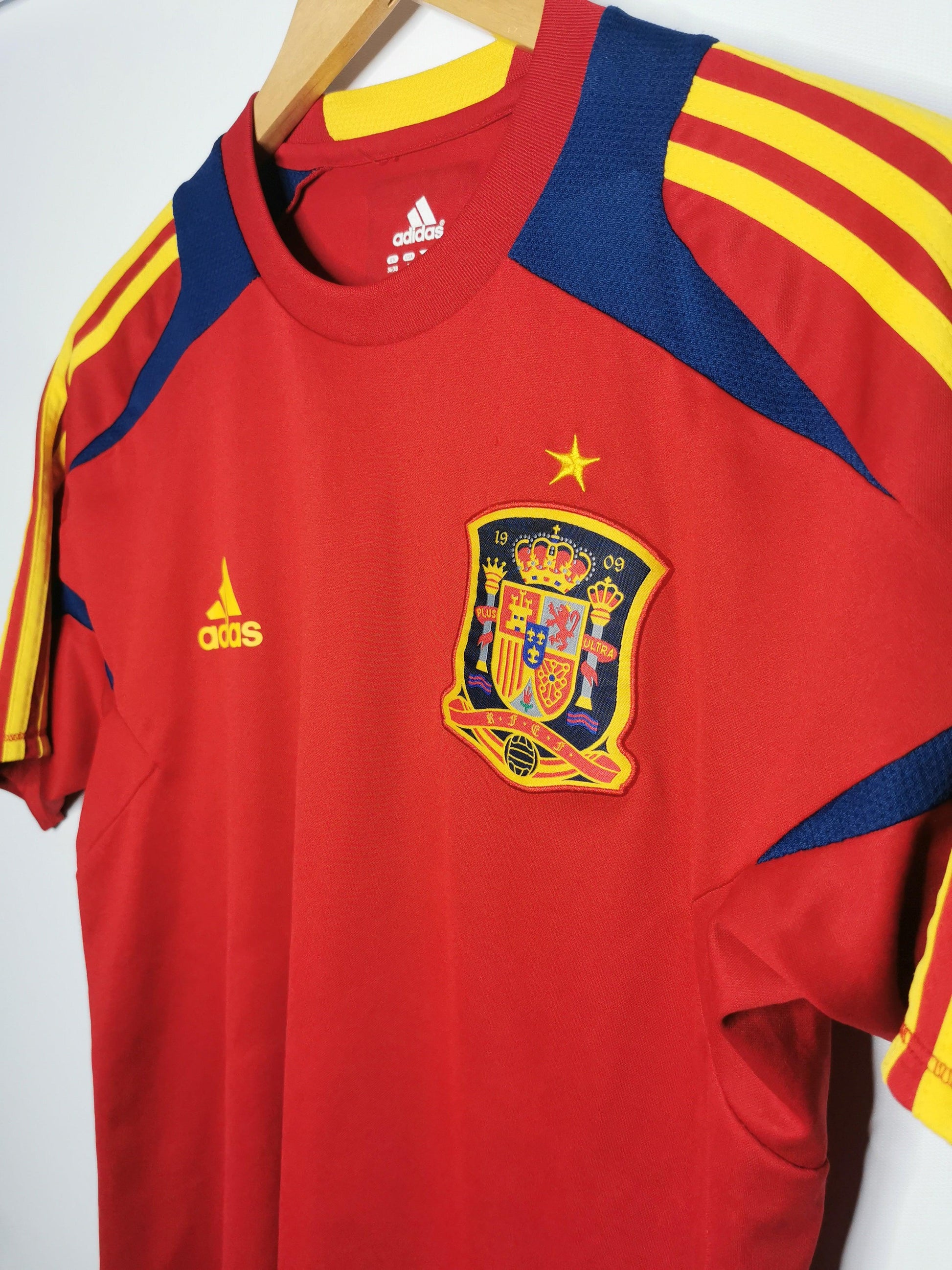 2012 Spain Training Player Spec Tee, Small - footballshirts.ie