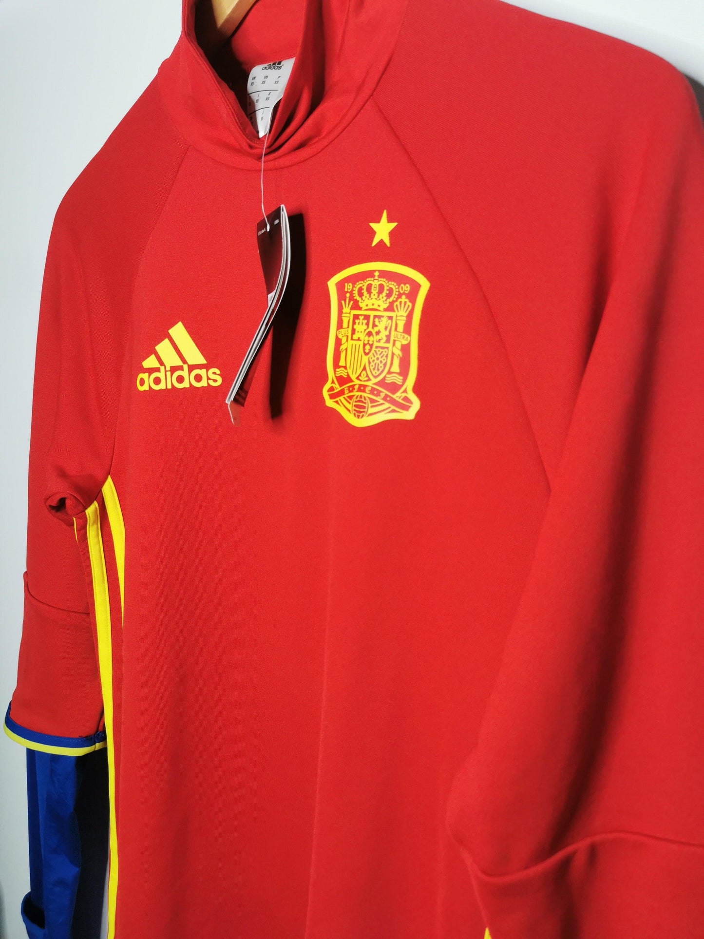 2016 Spain Training Top, X Small, BNWT - footballshirts.ie