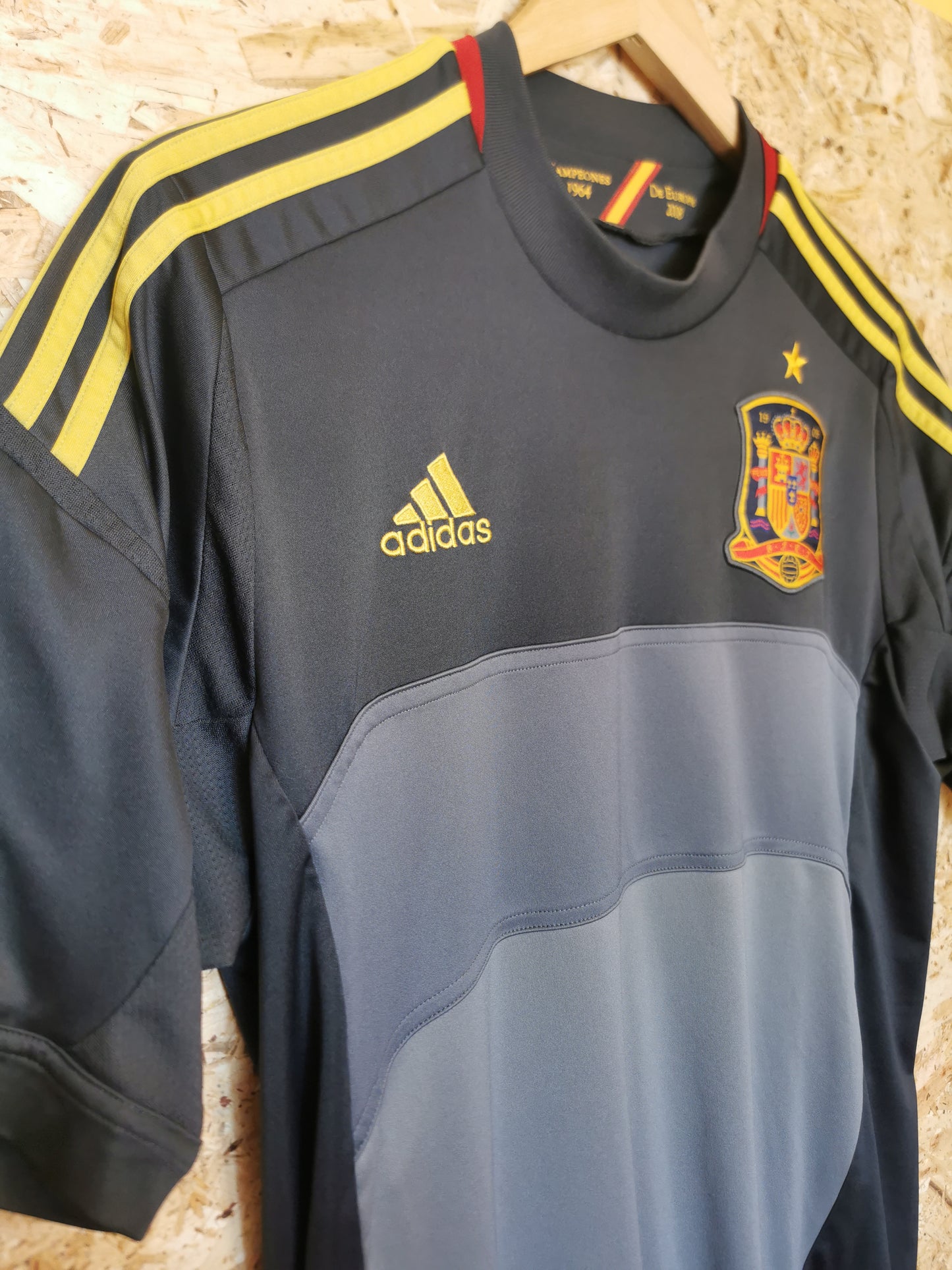 2012 Spain Goalkeeper, Large