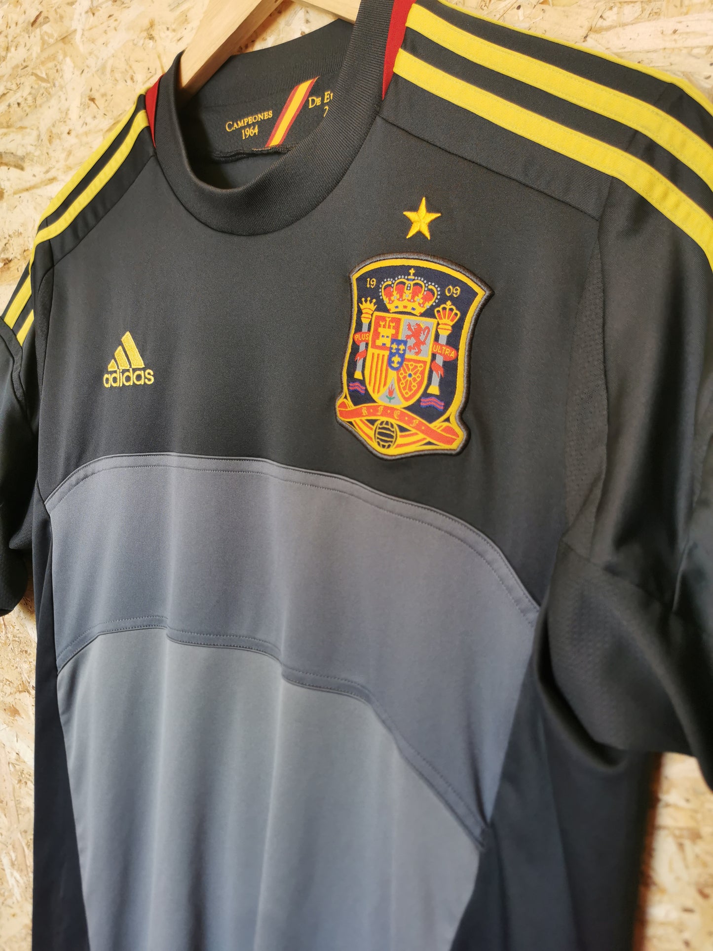 2012 Spain Goalkeeper, Large