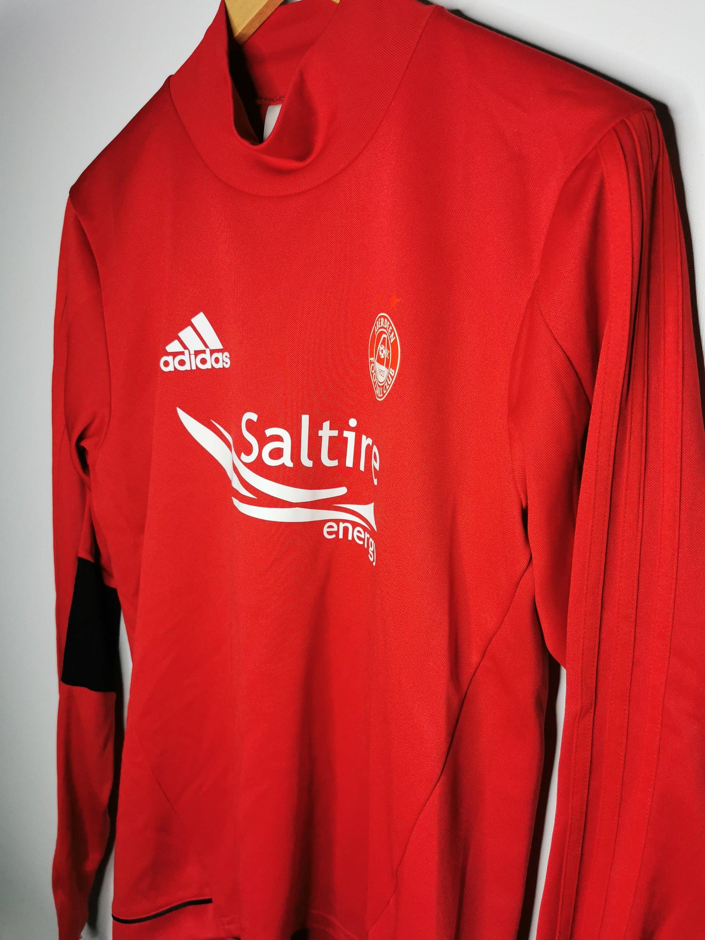 2014 Aberdeen Sweatshirt, Small - footballshirts.ie