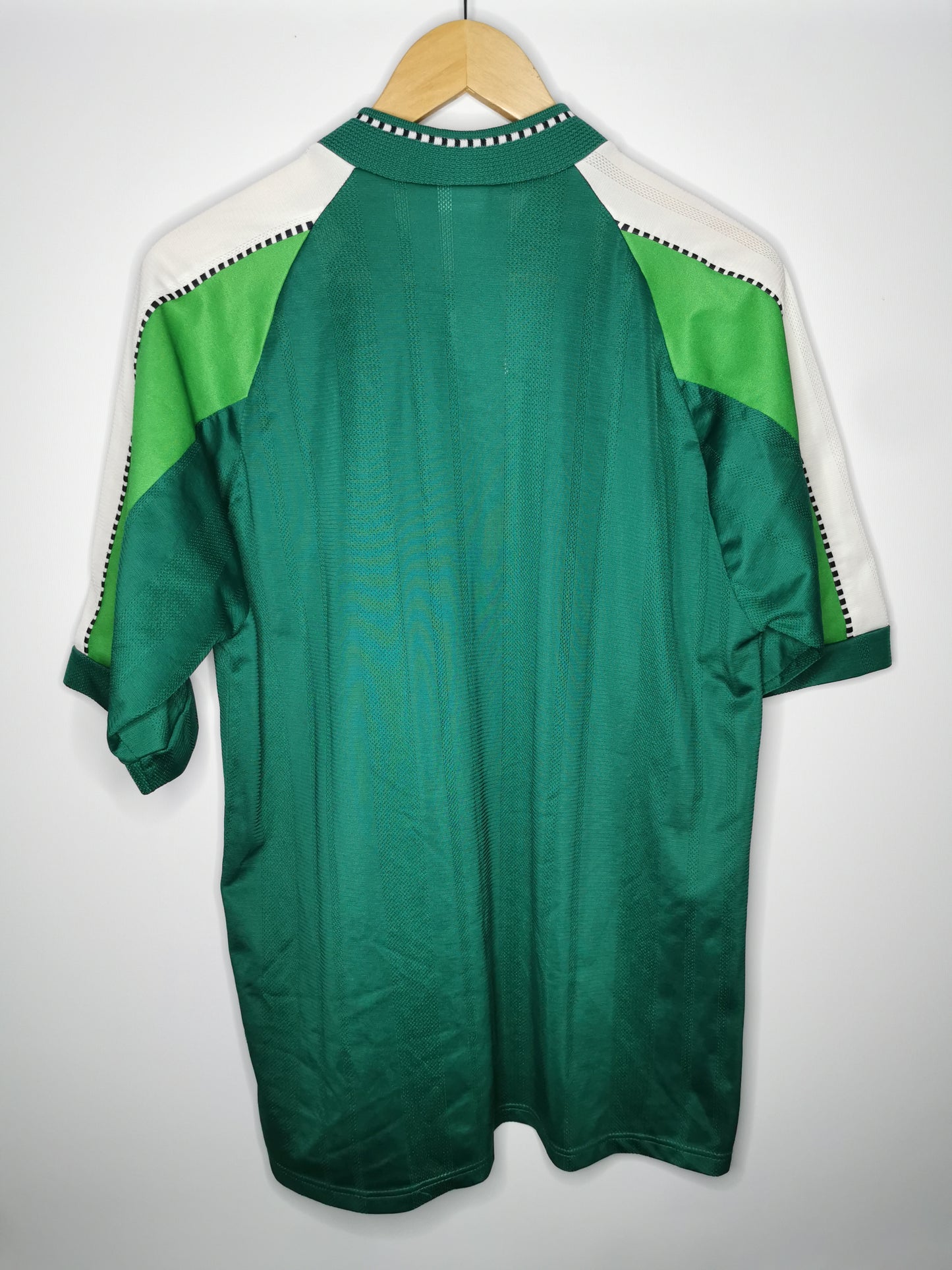 1997 Werder Bremen Home, Medium