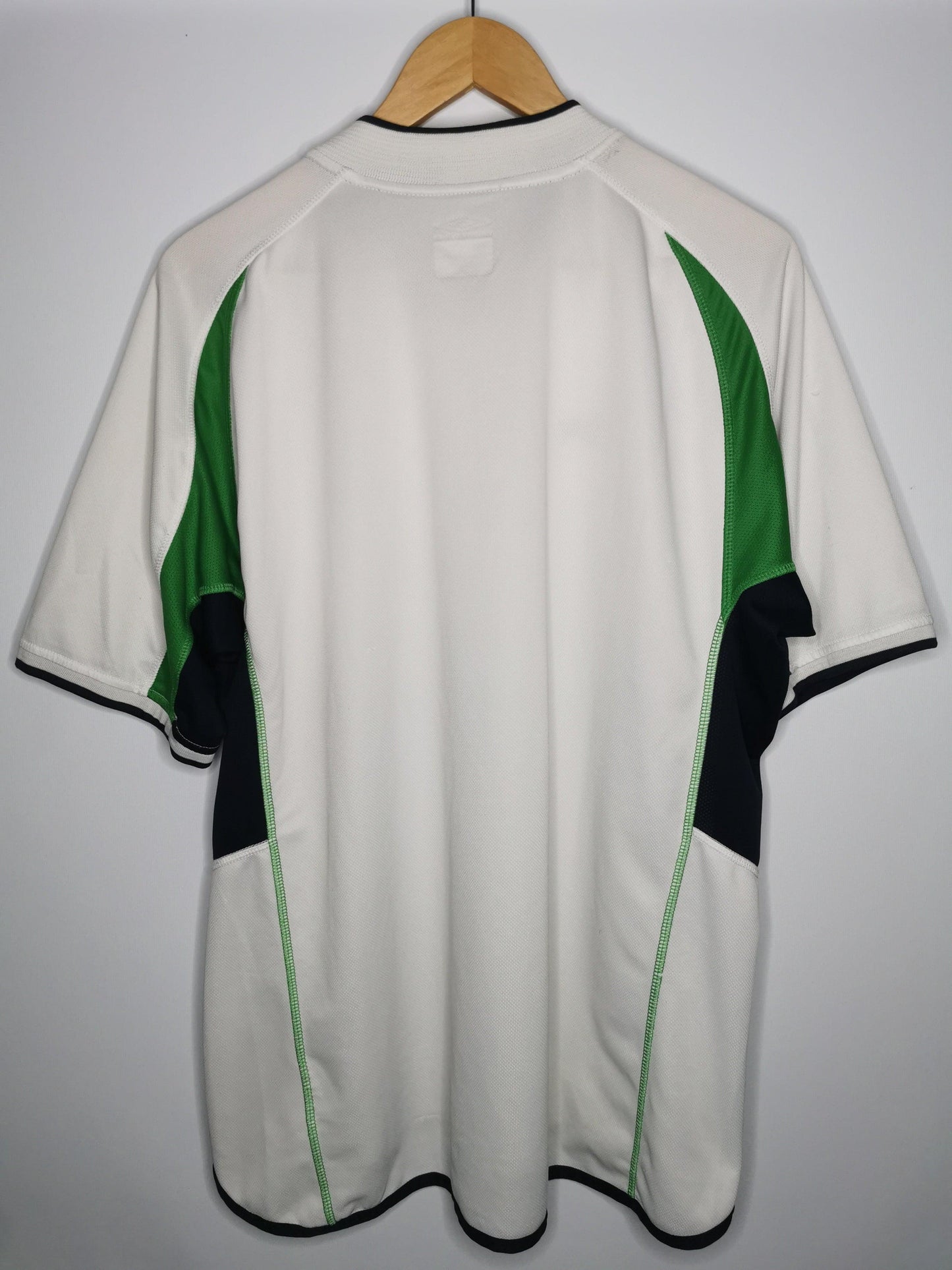2002 Ireland Away Niall Quinn signed, XX Large - footballshirts.ie