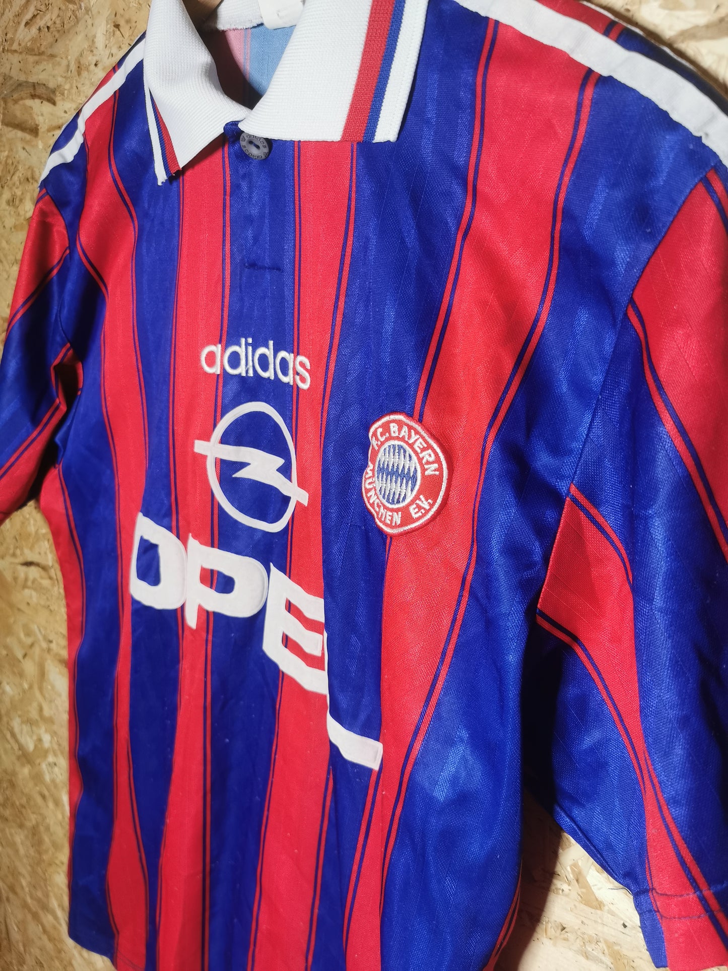 1995 Bayern Munich Home, Medium