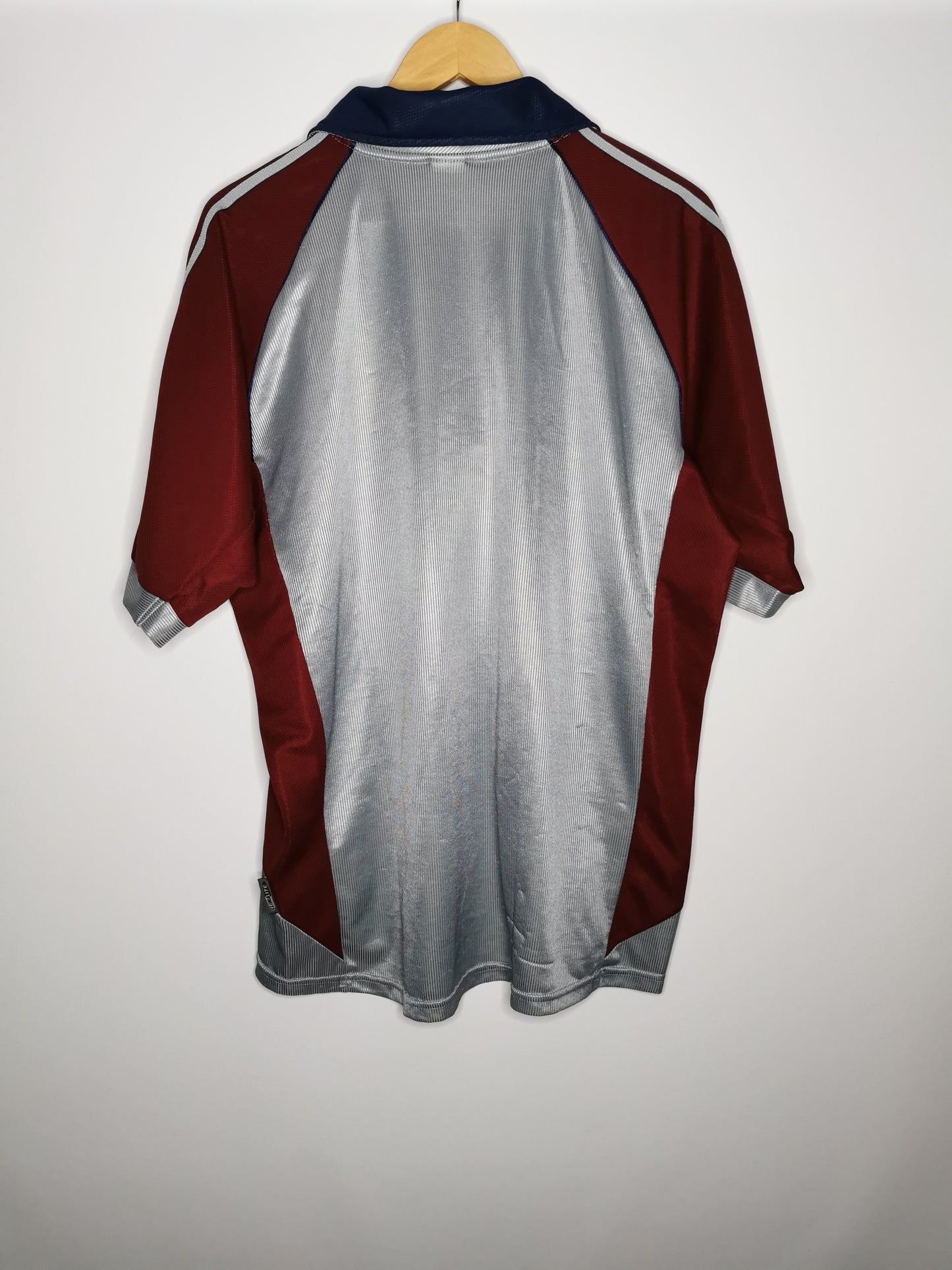 Bayern Munich Third 1998, Large