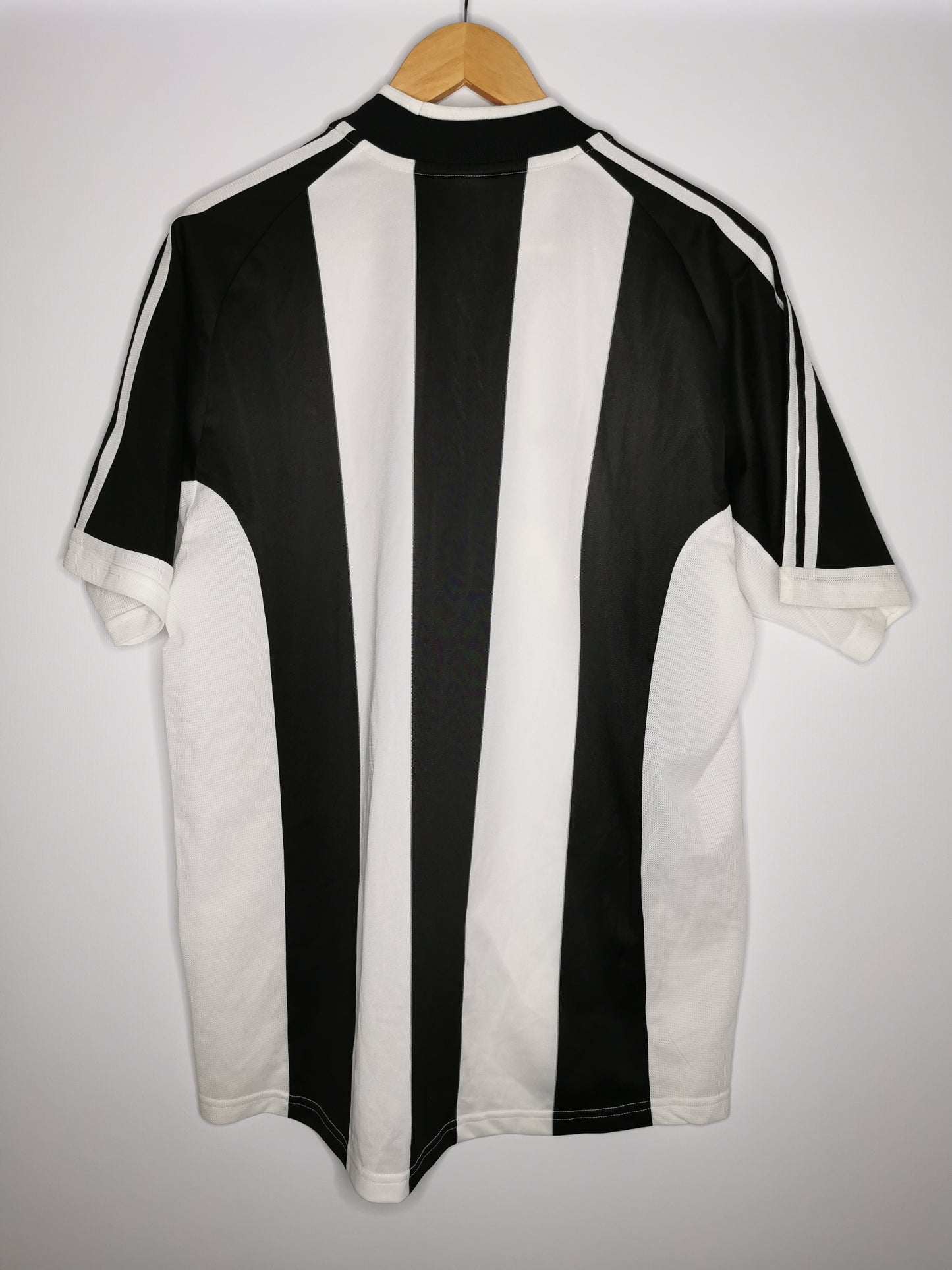 2001 Newcastle Home, Medium