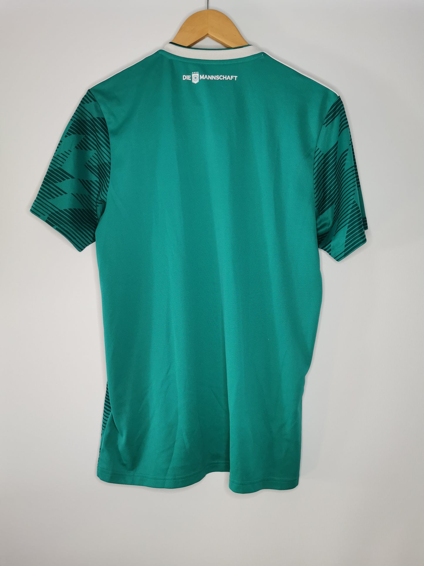 2018 Germany Away, Medium