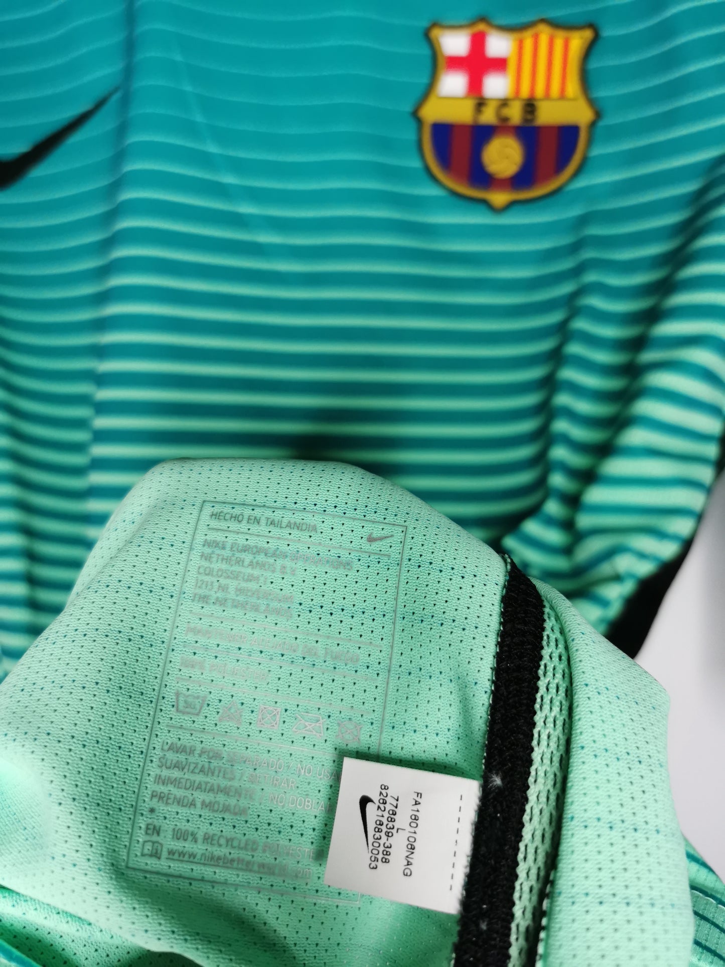 2016 Barcelona Third Kitroom Issue, Large
