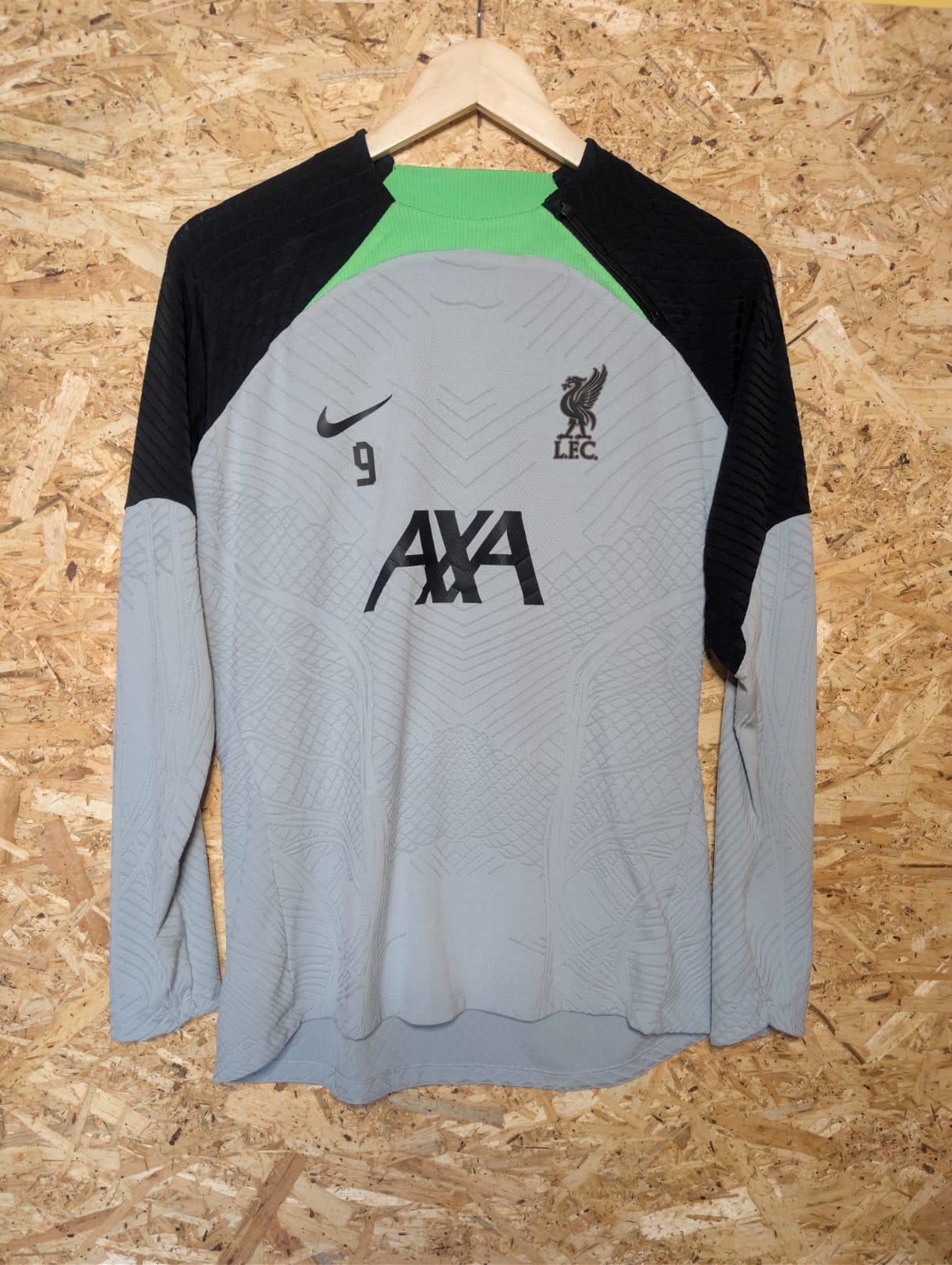 2022 Liverpool Player Issue Training Top #9, Medium (tight fit)