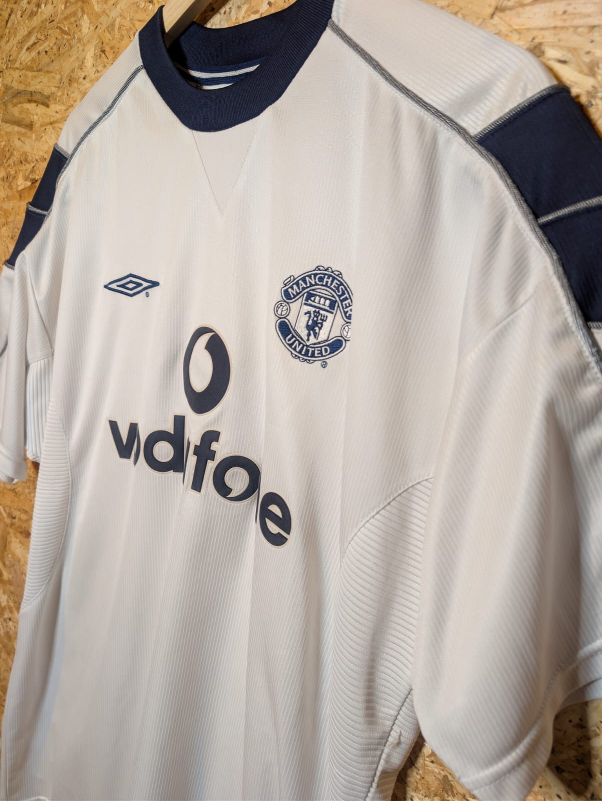 2000 Man United Away, Large