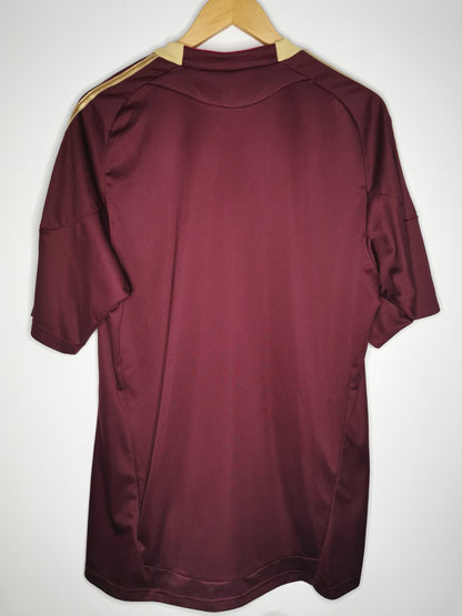 2010 Lyon Away, Large