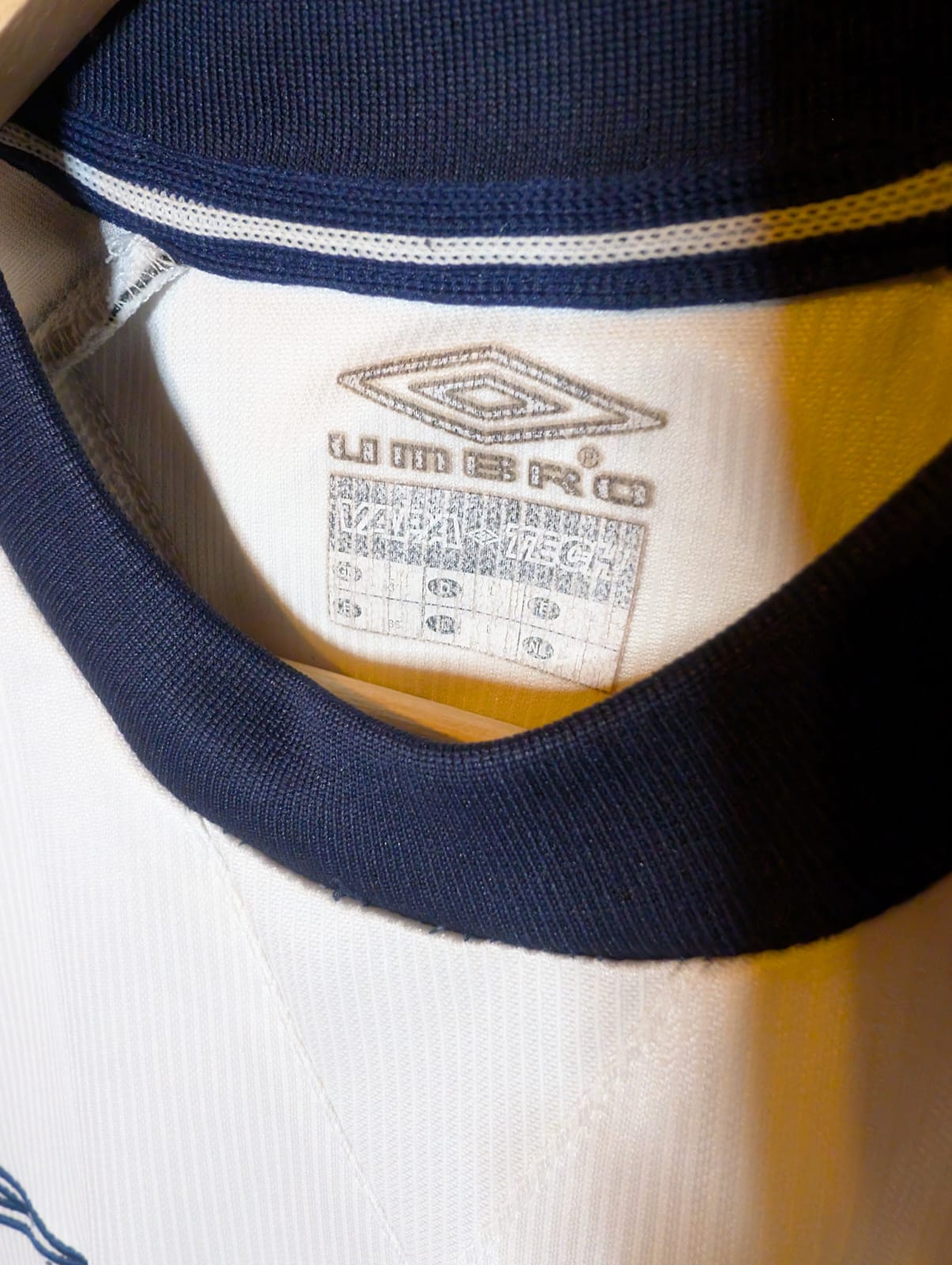 2000 Man United Away, Large