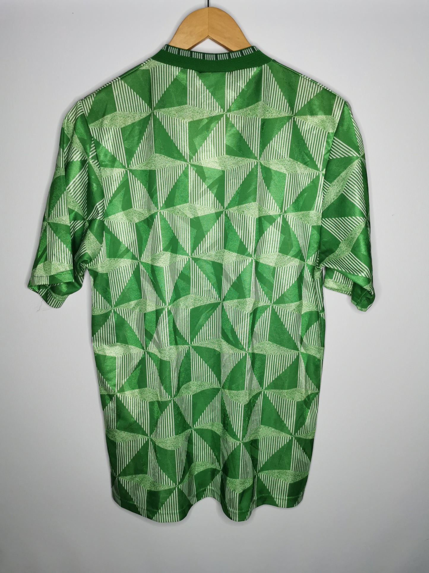 1990 Northern Ireland Home, Medium