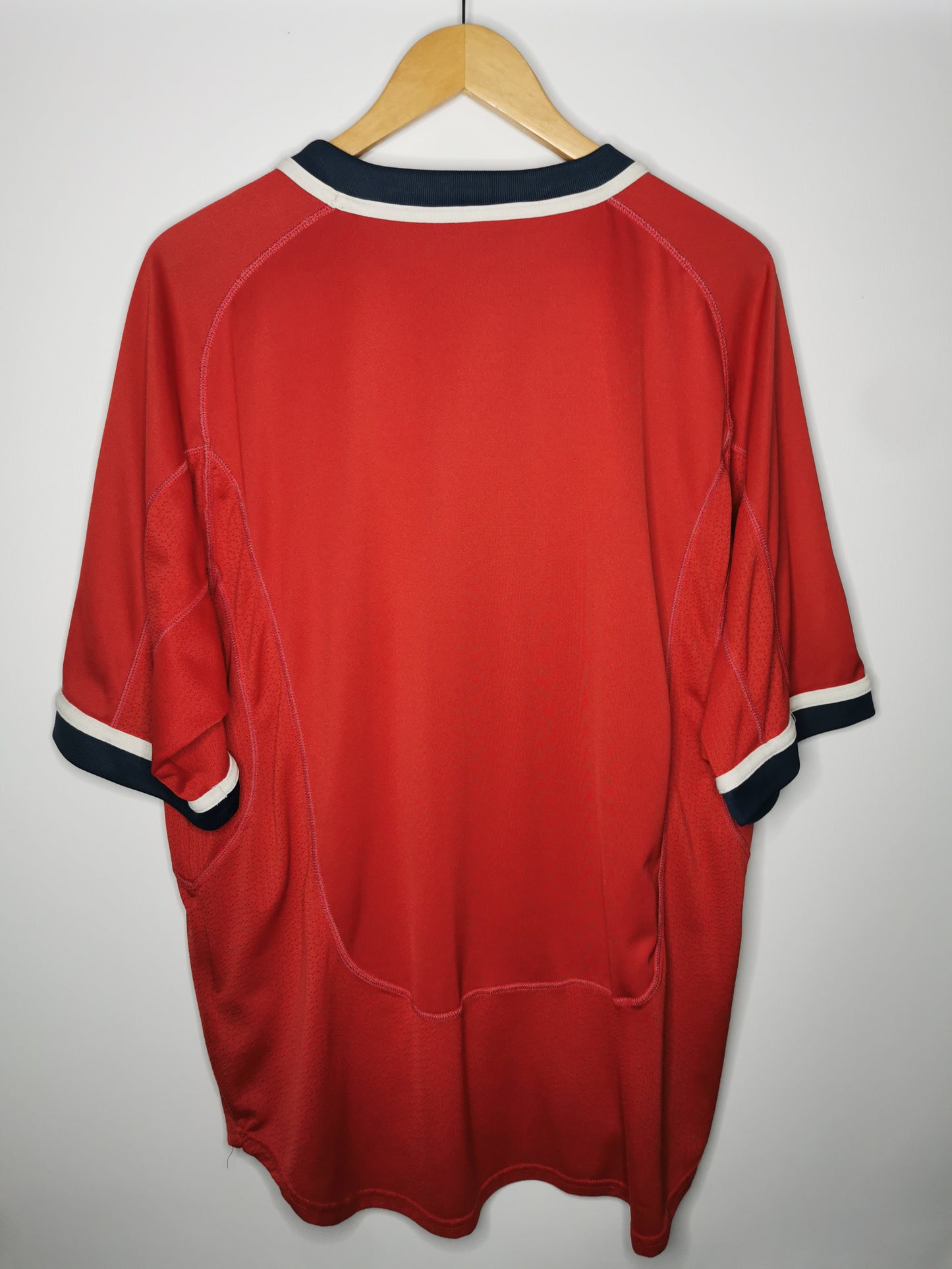 2000 USA Away, Large