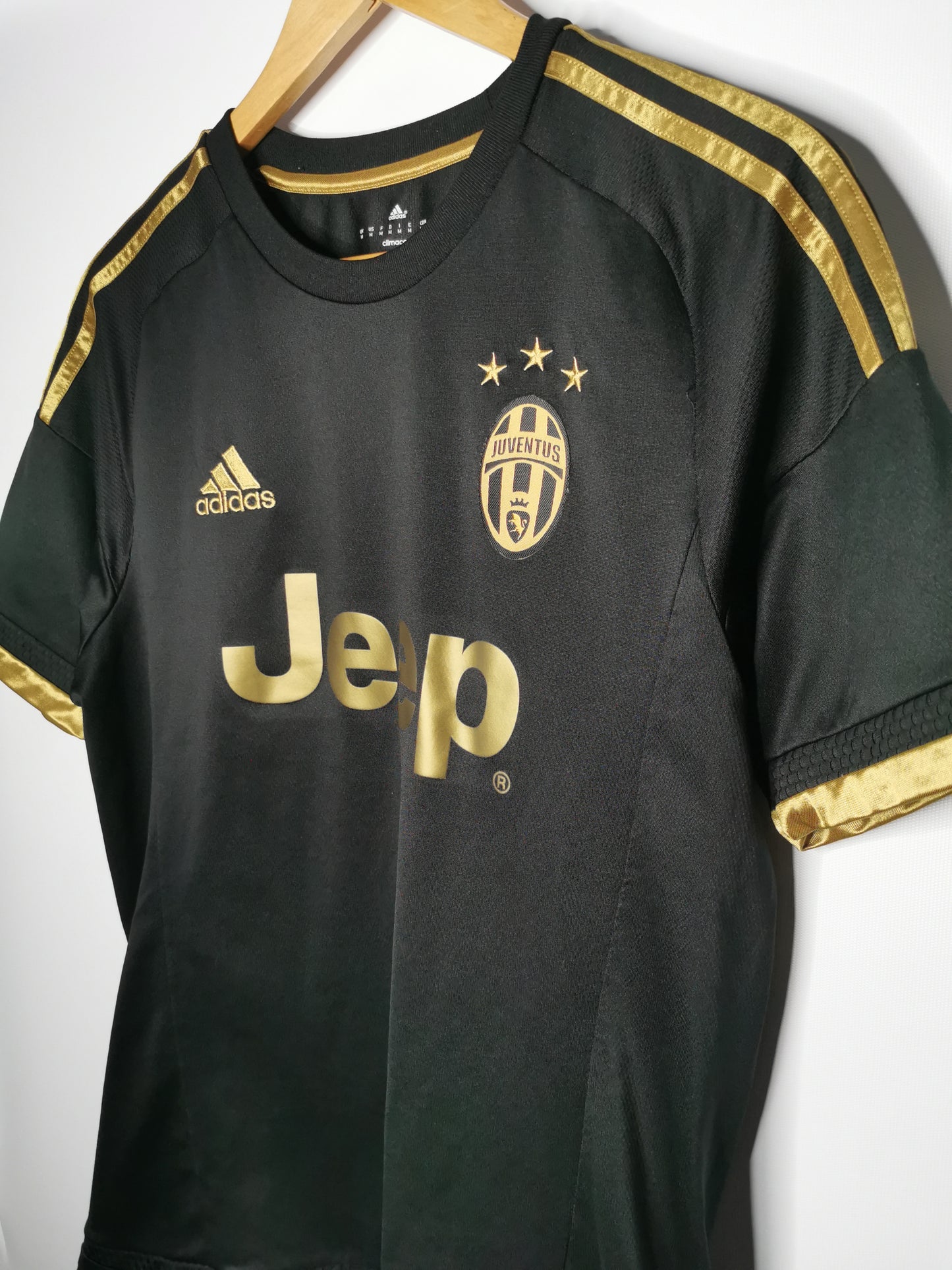 2015 Juventus Third, Medium
