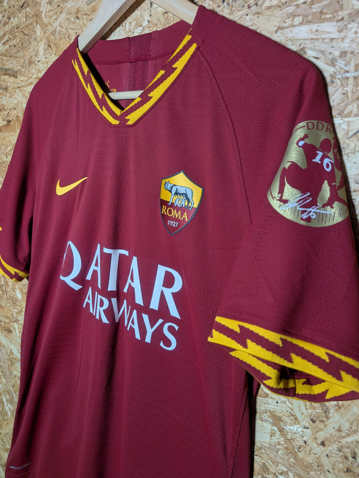 Authentic Roma 2019 Nike Player Spec Home Football Shirt 'De Rossi 16' (Image 4)