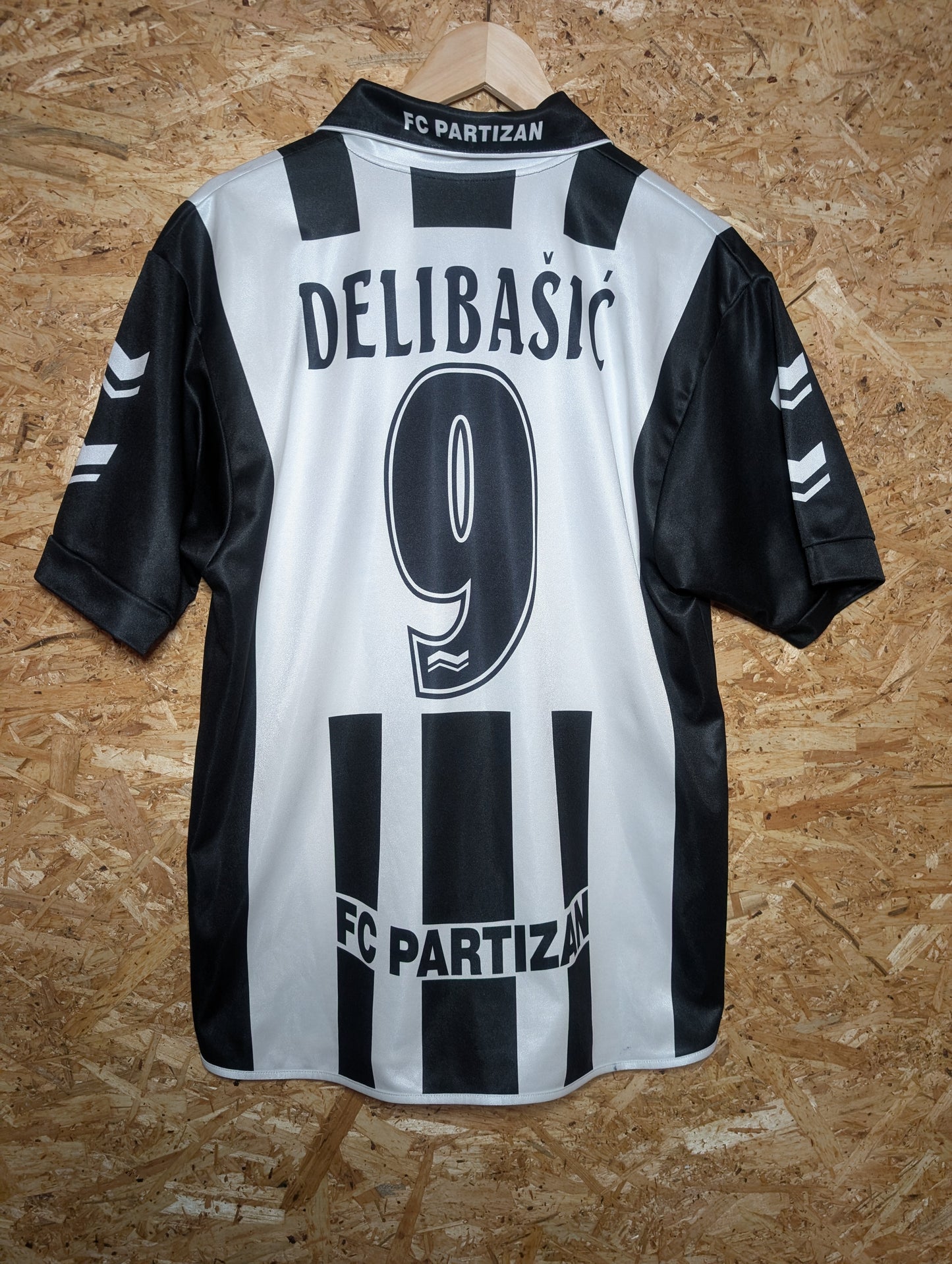 Authentic Partizan Belgrade 2000 Naai Home Football Shirt 'Delibašić 9' (Image 2)