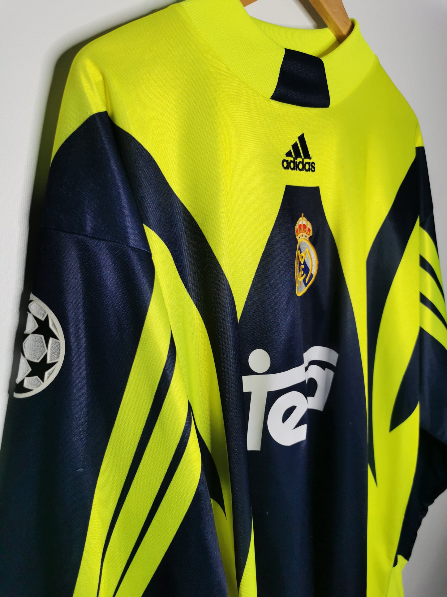 1999 Real Madrid Goalkeeper Long Sleeve 'Casillas 27', Large