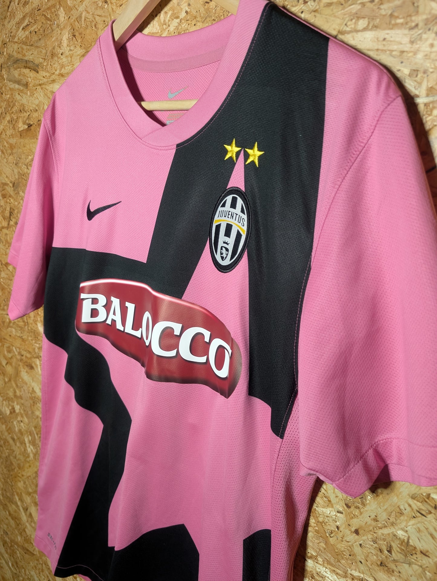 Authentic Juventus 2011 Nike Pink Away Football Shirt 'Marchisio 8' (Image 4)