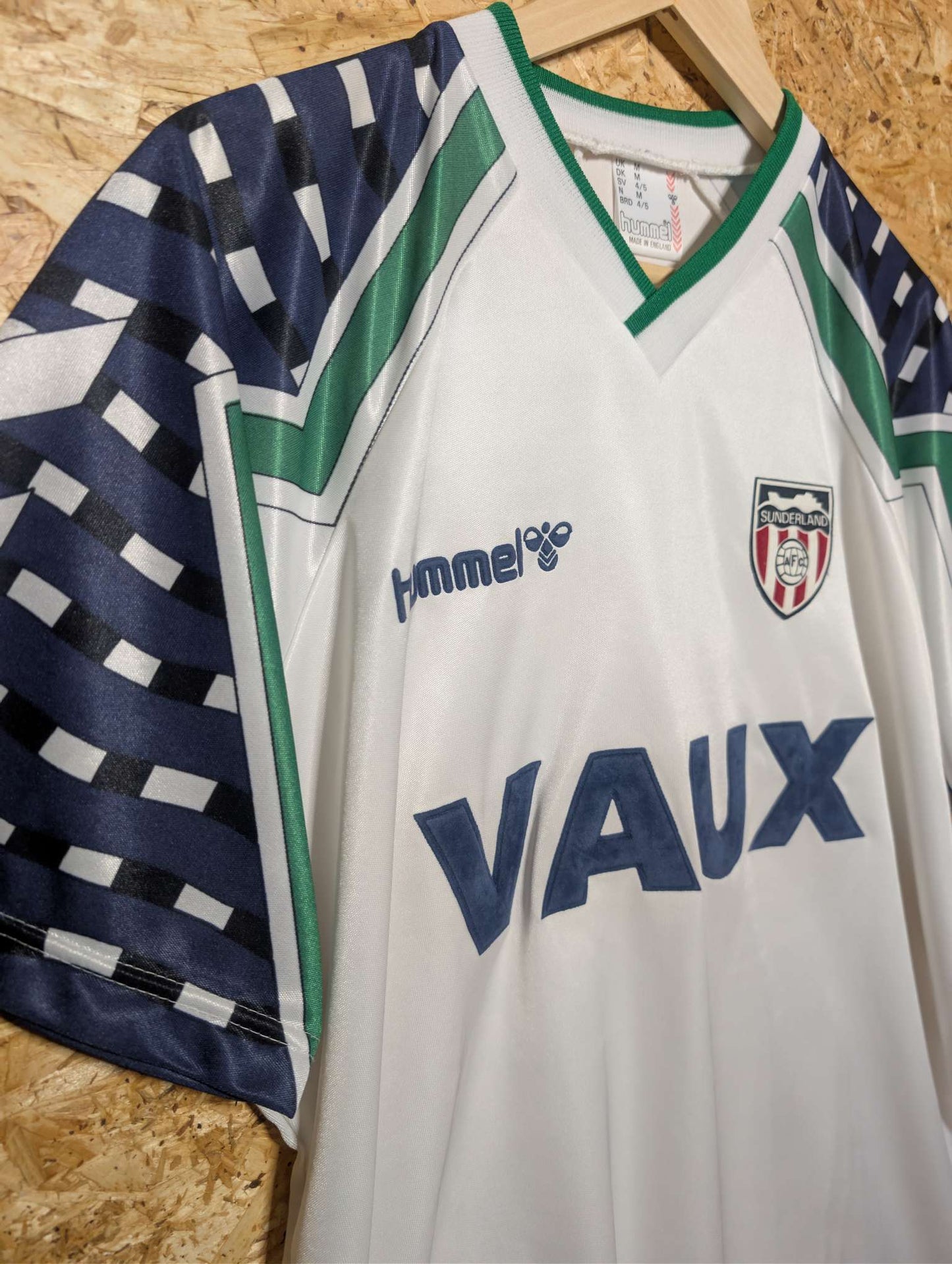 1991 Sunderland Away, Medium