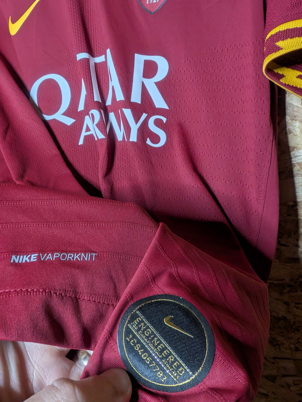 Authentic Roma 2019 Nike Player Spec Home Football Shirt 'De Rossi 16' (Image 7)