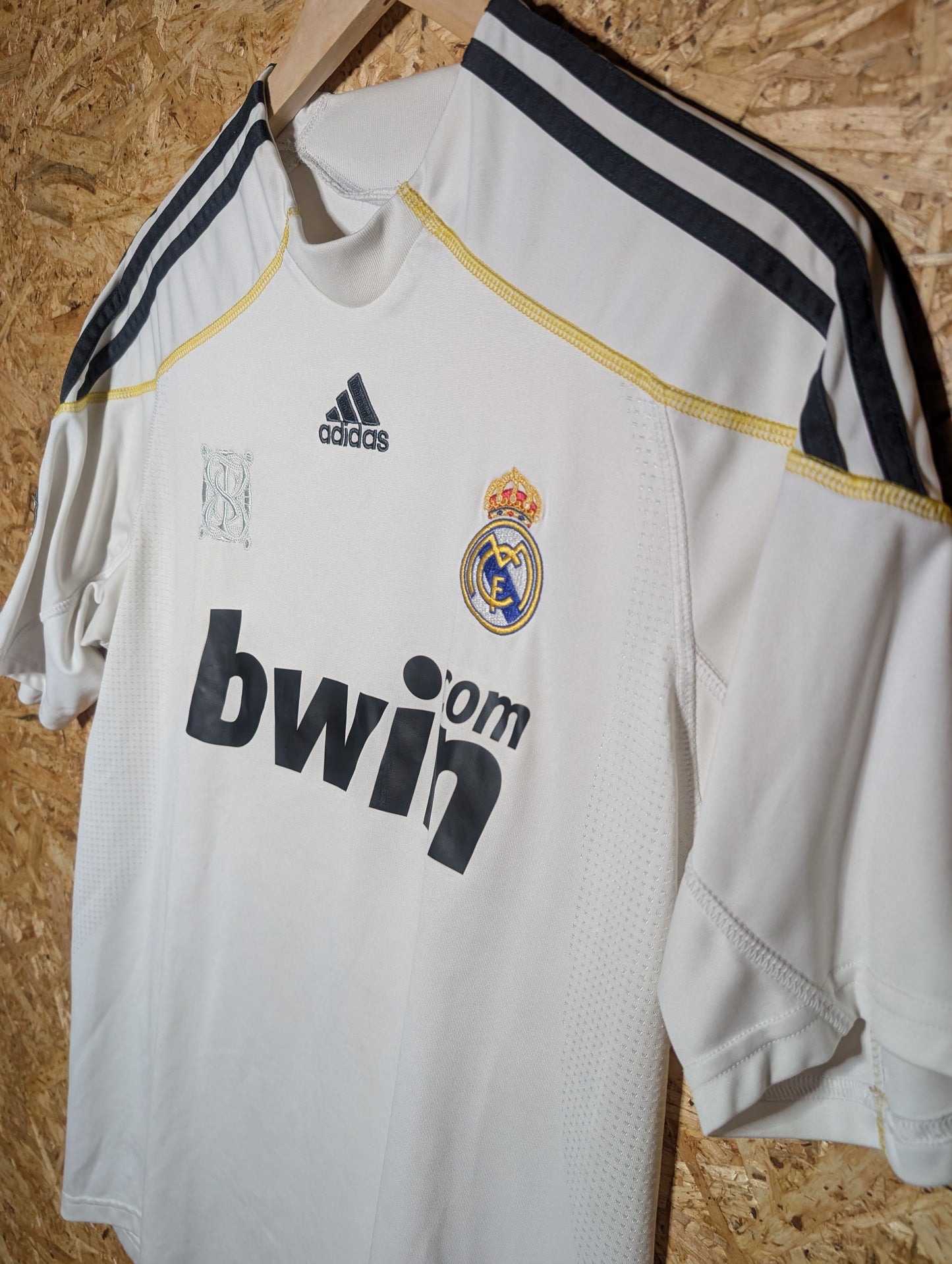 Authentic Real Madrid 2009 Adidas Home Football Shirt 'Kaká 8', Medium (Image 4)
