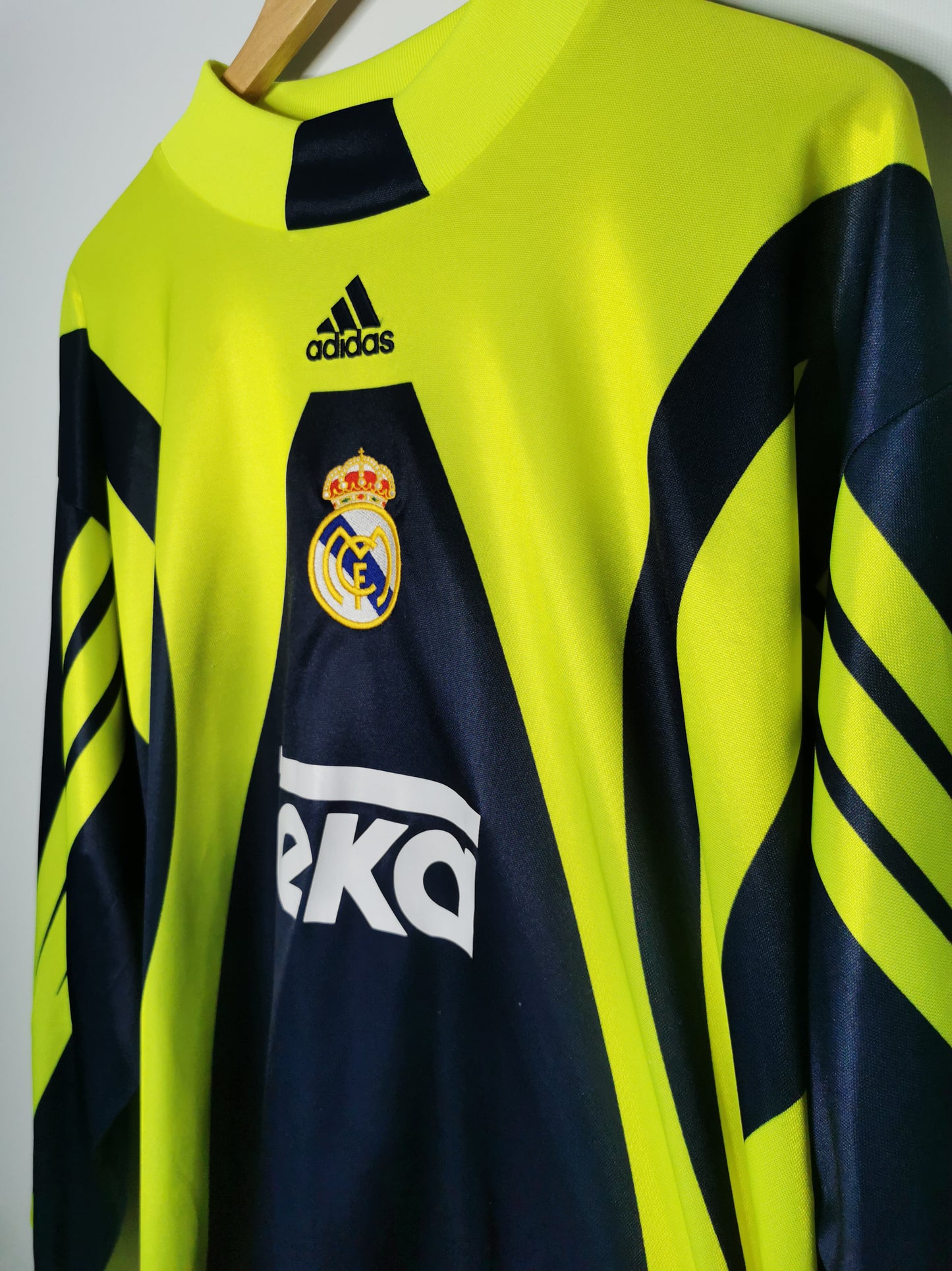 1999 Real Madrid Goalkeeper Long Sleeve 'Casillas 27', Large