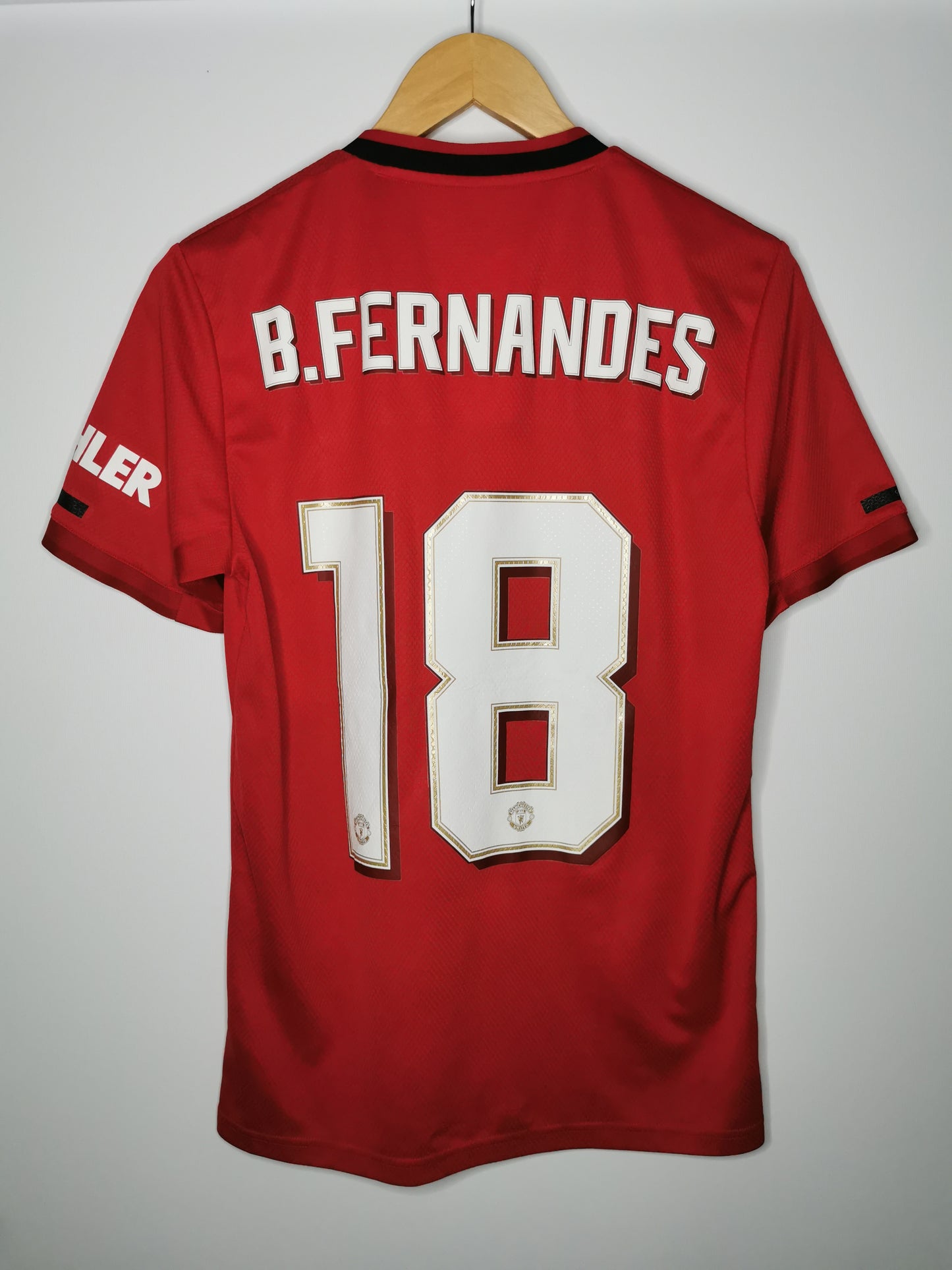 2019 Man United Home 'B. Fernandes 18', Small