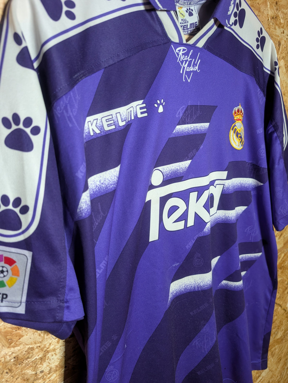 Authentic Real Madrid 1996 Purple Away Football Shirt #9, Large (Image 3)