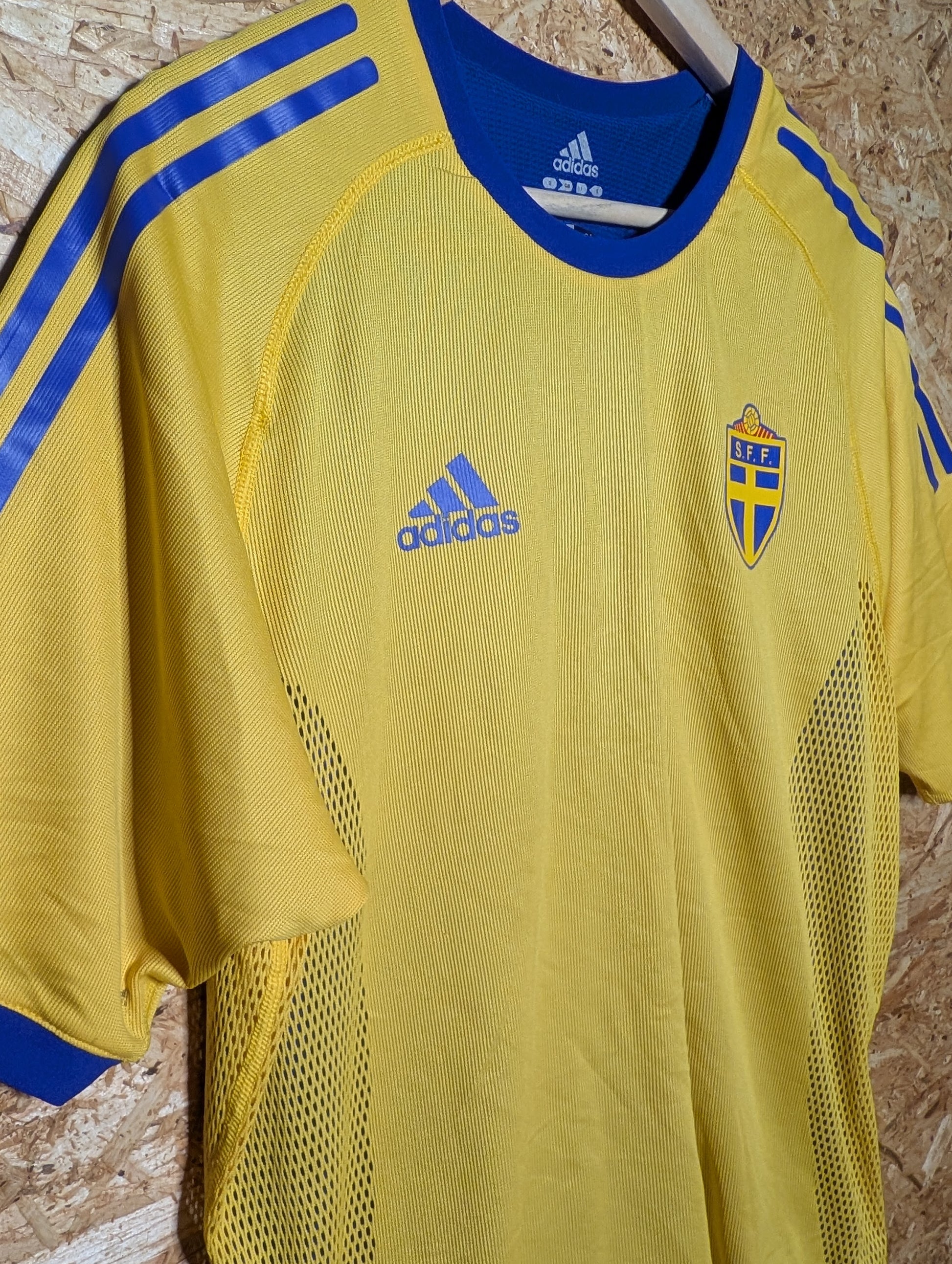 Authentic Sweden 2002 Adidas Home Kitroom Issue Football Shirt - Image 4