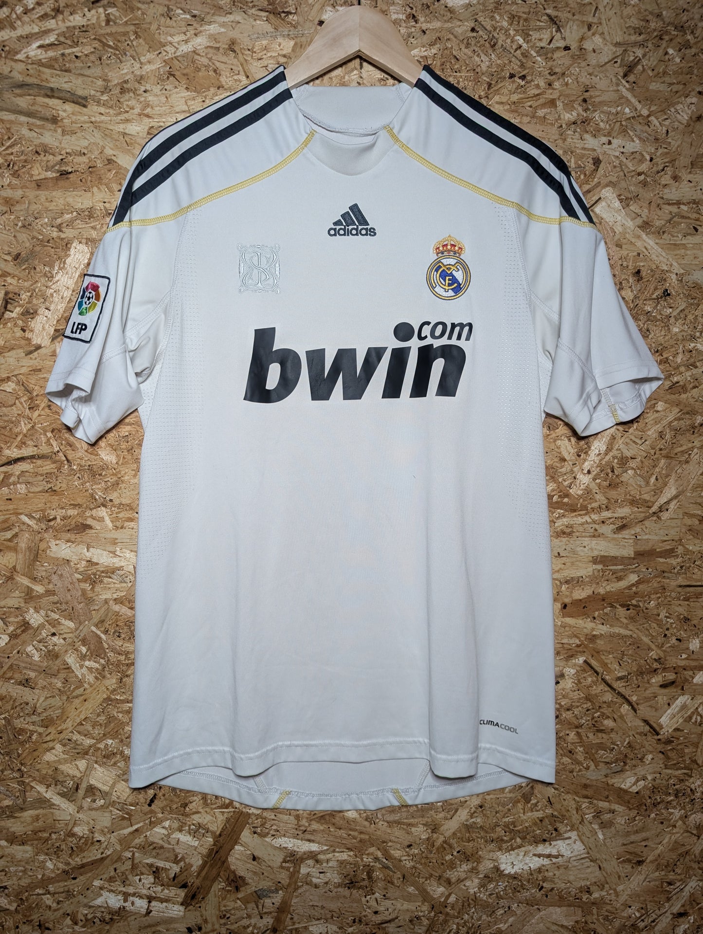 Authentic Real Madrid 2009 Adidas Home Football Shirt 'Kaká 8', Medium (Image 1)