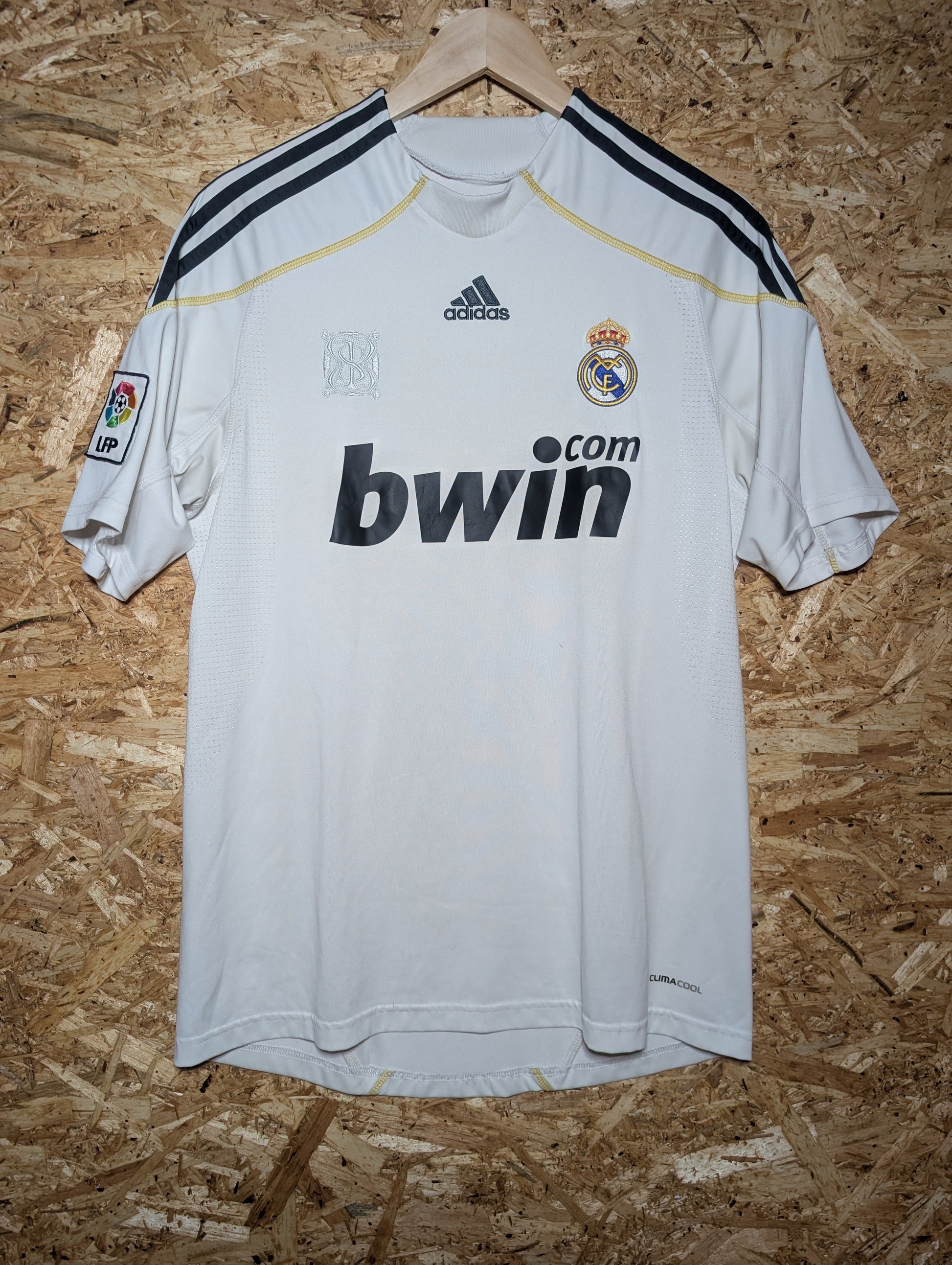 Authentic Real Madrid 2009 Adidas Home Football Shirt 'Kaká 8', Medium (Image 1)