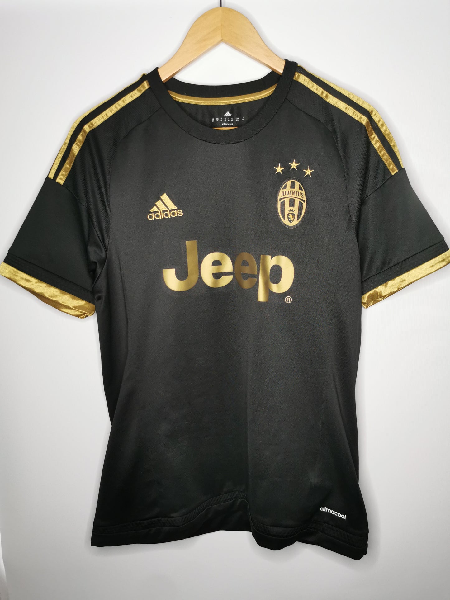 2015 Juventus Third, Medium