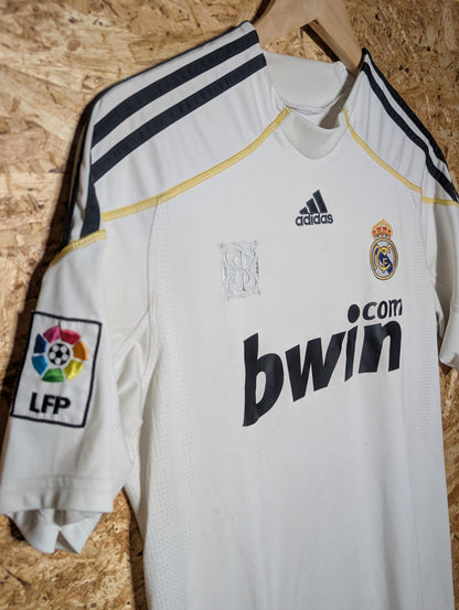 Authentic Real Madrid 2009 Adidas Home Football Shirt 'Kaká 8', Medium (Image 3)