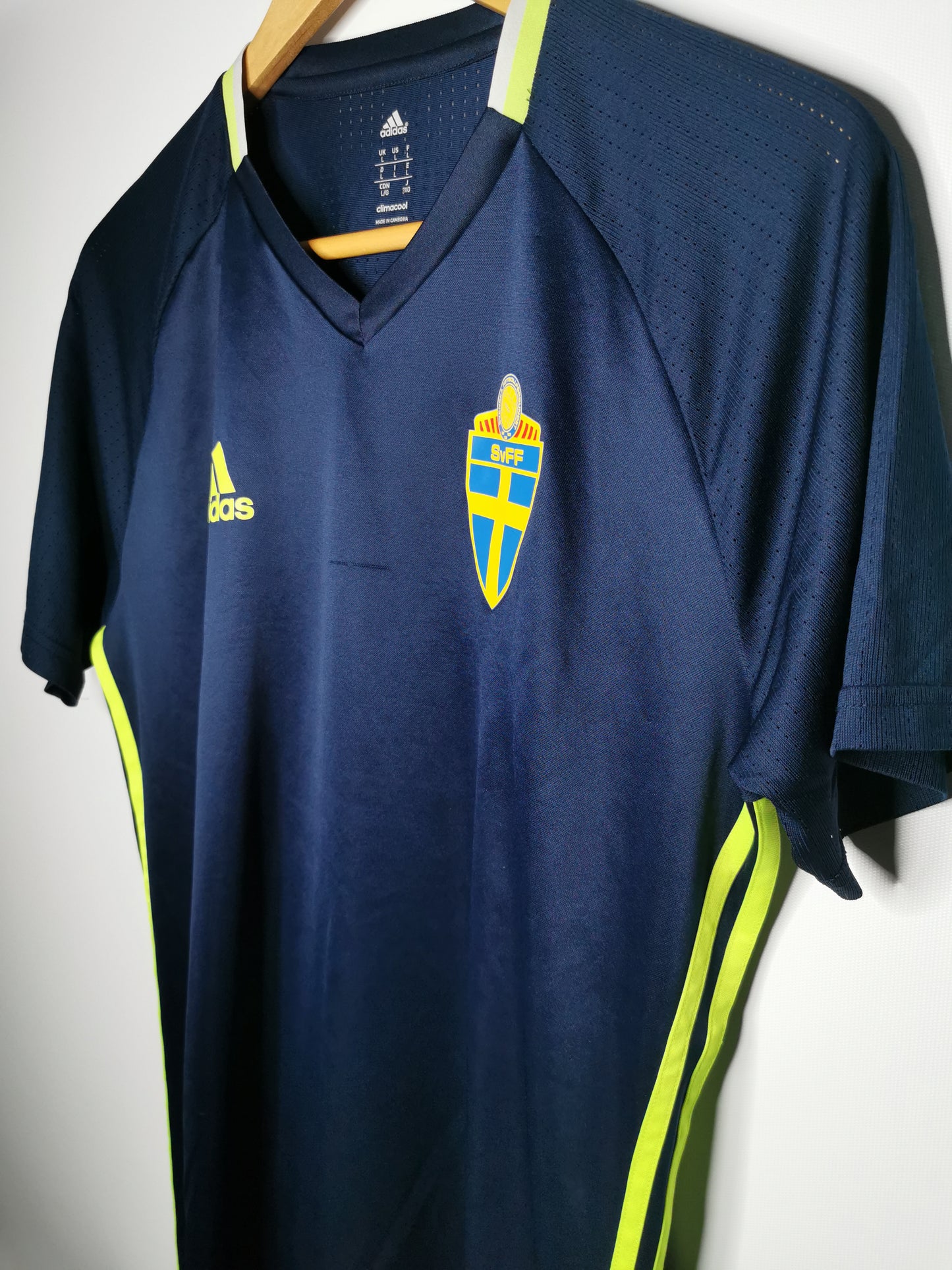 2014 Sweden Training Tee, Large (fits Medium)