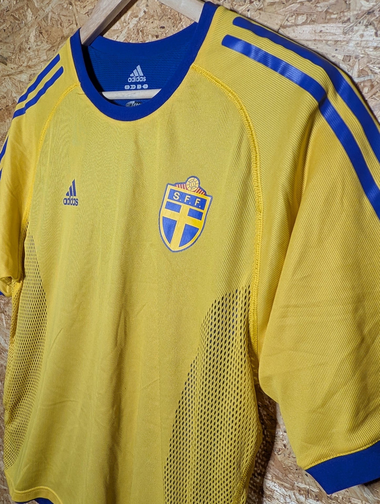Authentic Sweden 2002 Adidas Home Kitroom Issue Football Shirt - Image 5