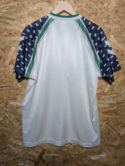 1991 Sunderland Away, Medium