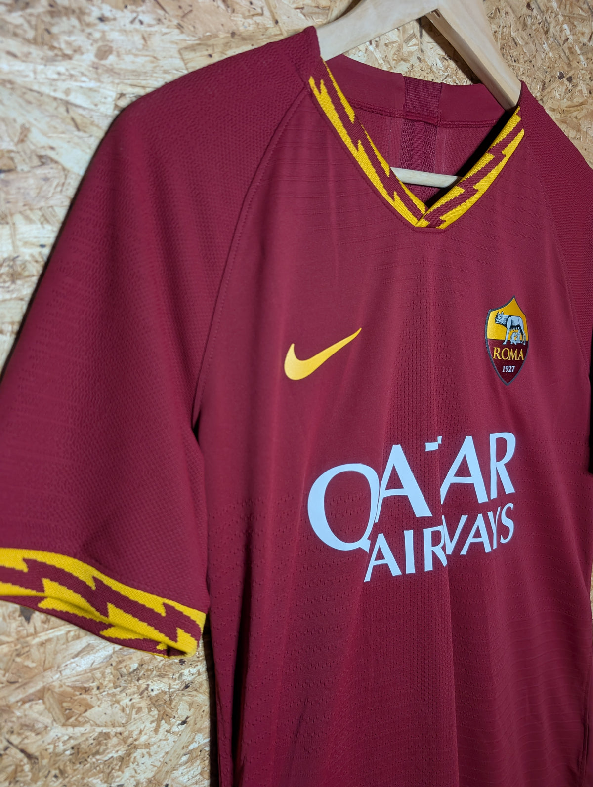 Authentic Roma 2019 Nike Player Spec Home Football Shirt 'De Rossi 16' (Image 3)