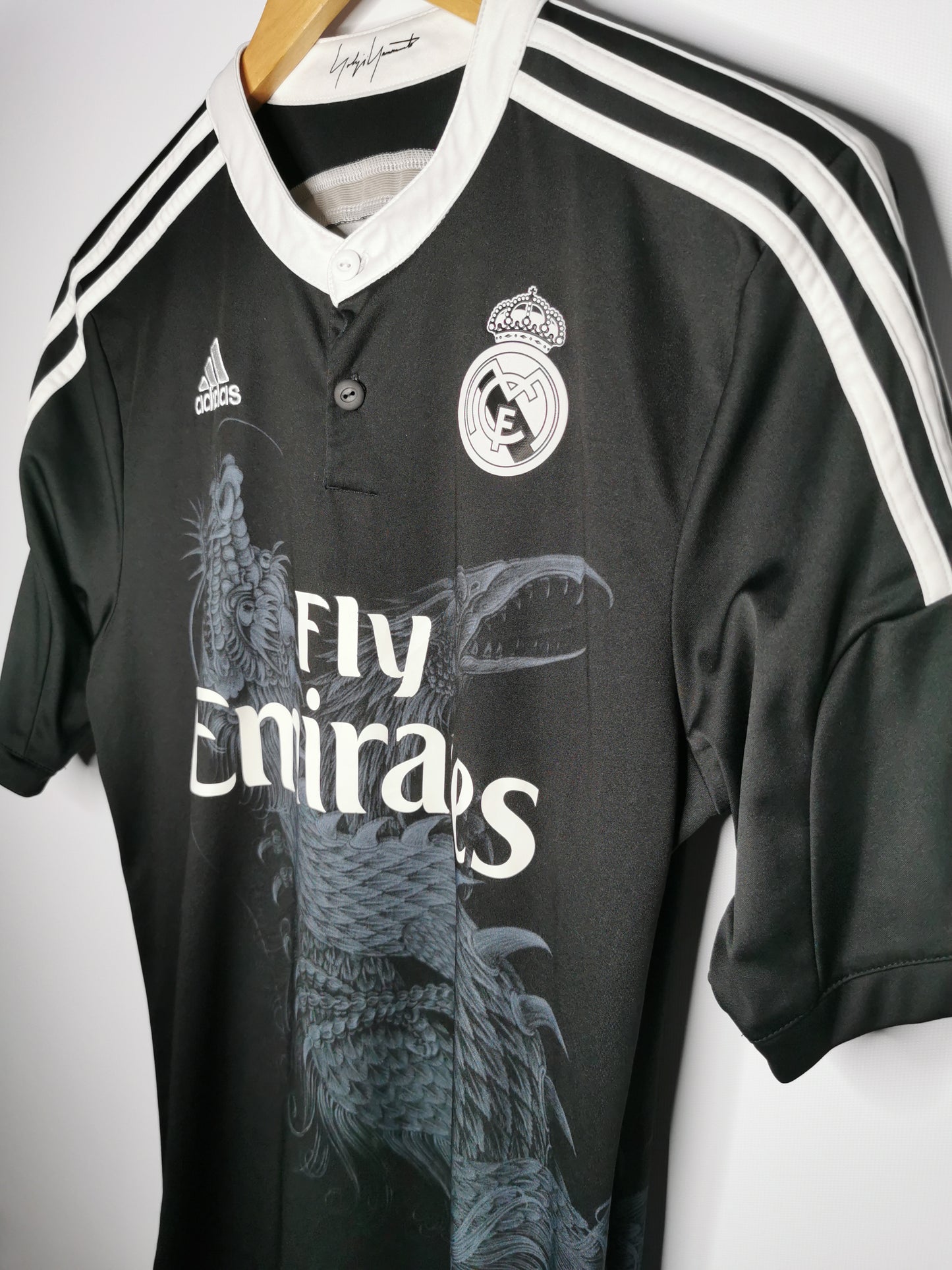 2014 Real Madrid Third, Medium