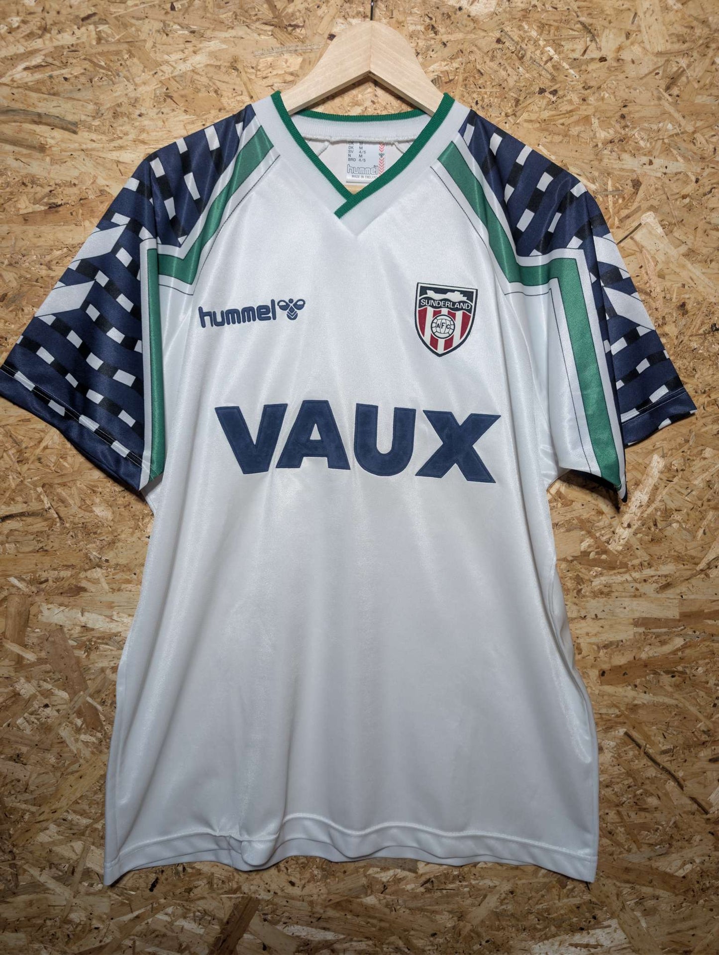 1991 Sunderland Away, Medium