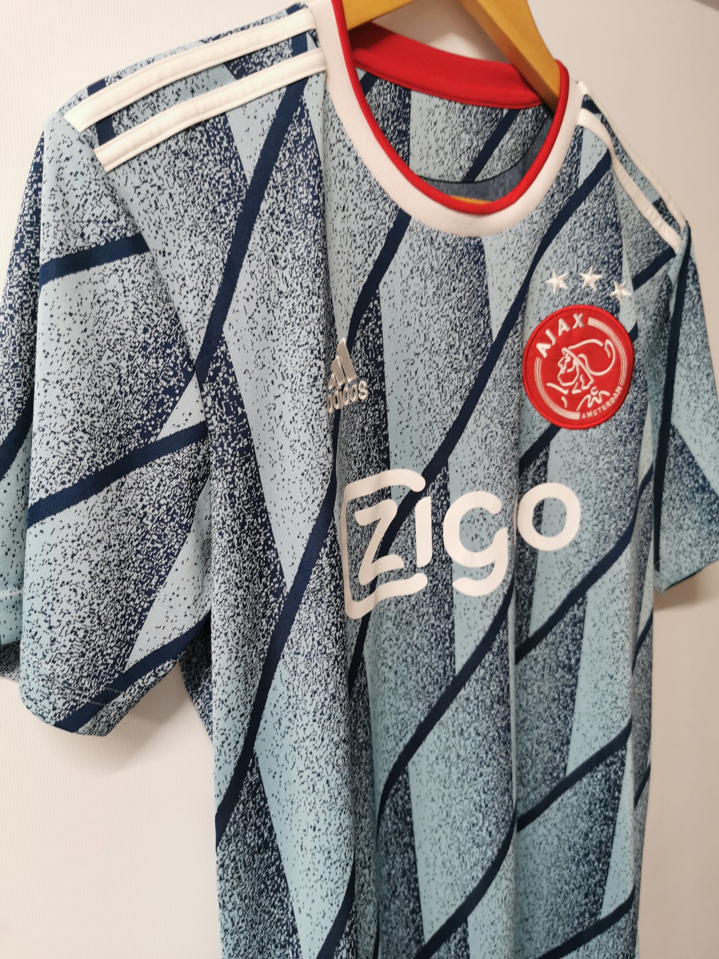 2020 Ajax Away, Medium
