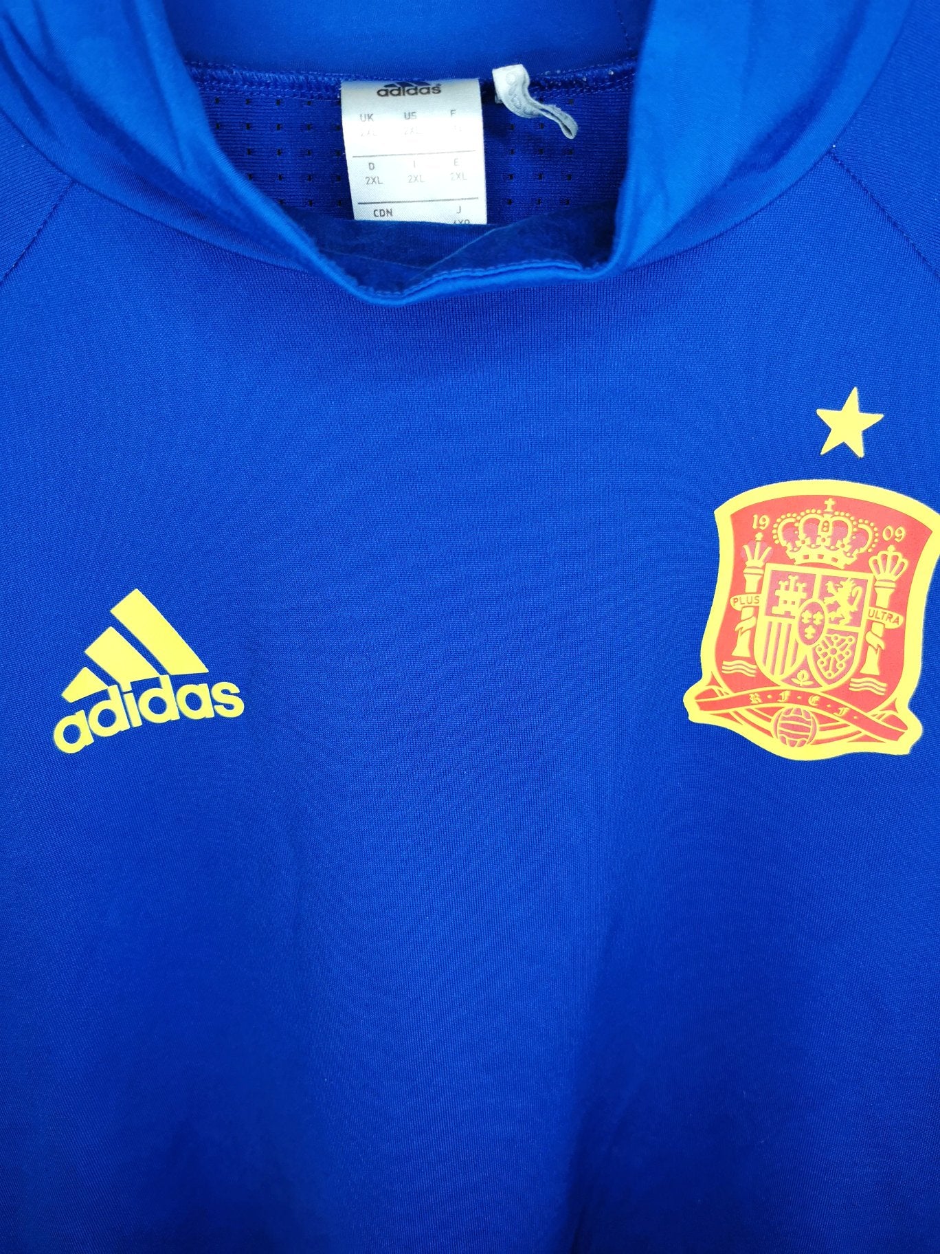 2012 Spain Training Top badge & logo