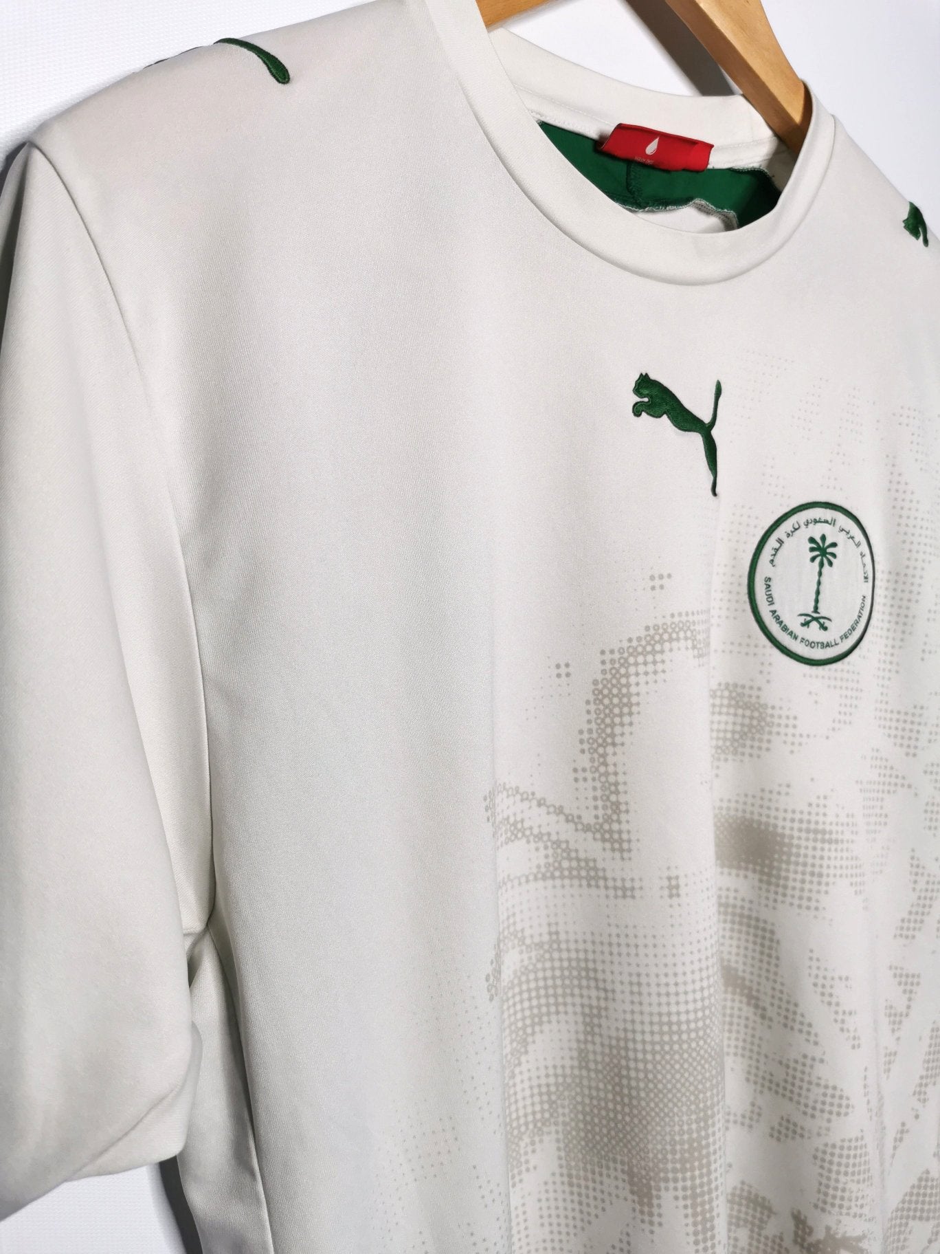 2006 Saudi Arabia Home, Medium