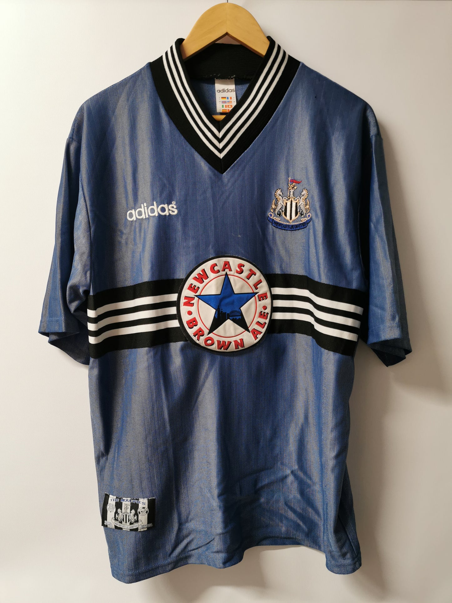 1996 Newcastle Away, Large