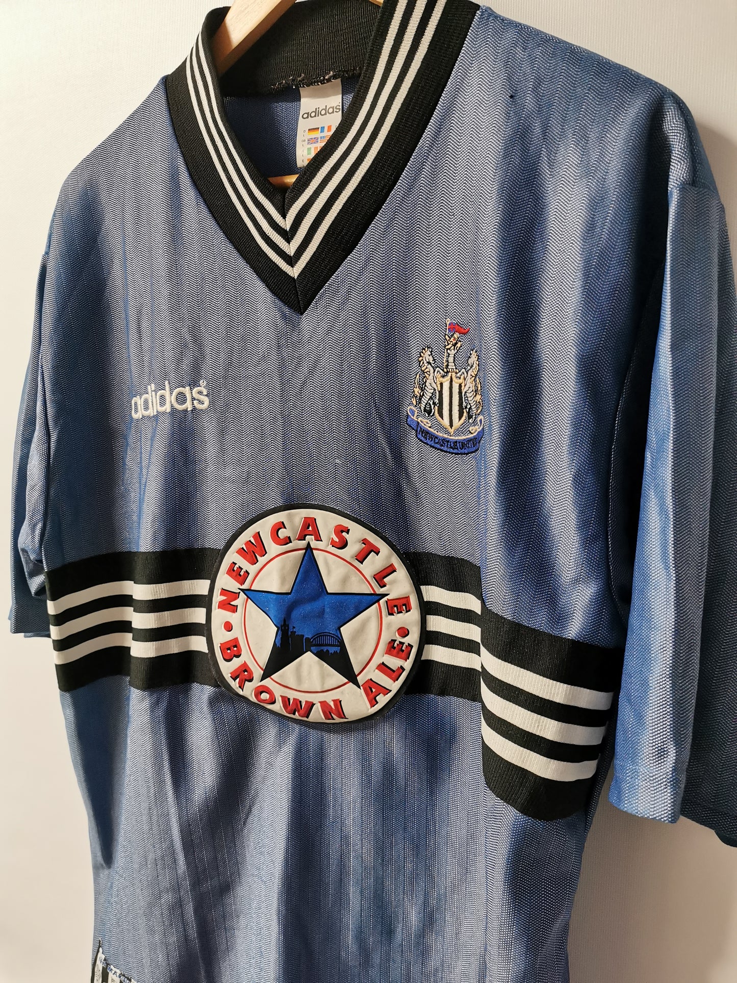 1996 Newcastle Away, Large