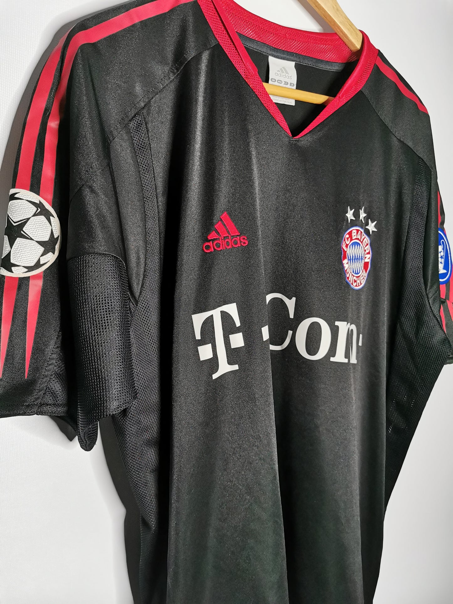 2004 Bayern Munich Third, Large